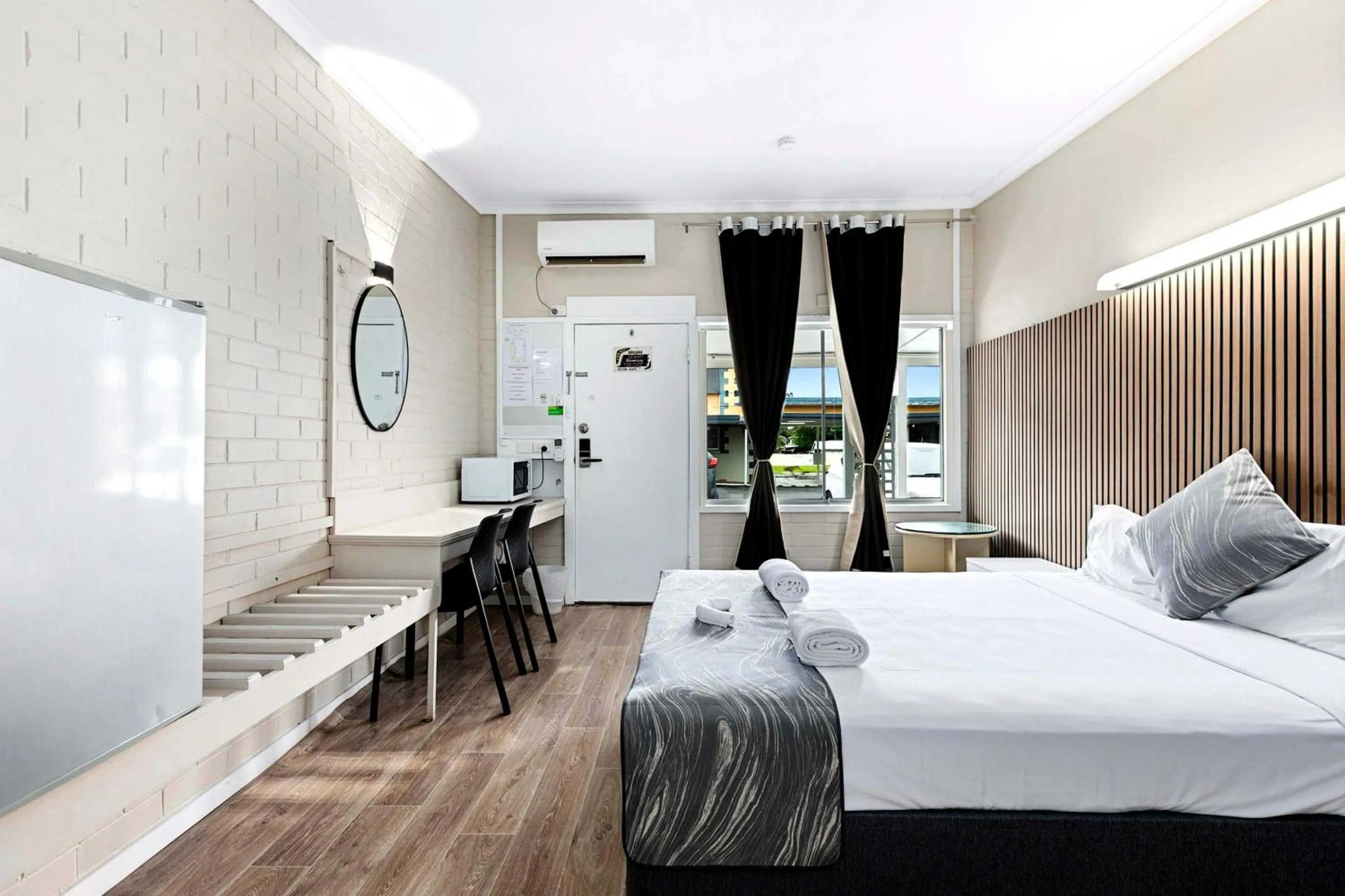 Bedroom, Bed in Arkana Motel Maryborough, SureStay Collection by Best Western