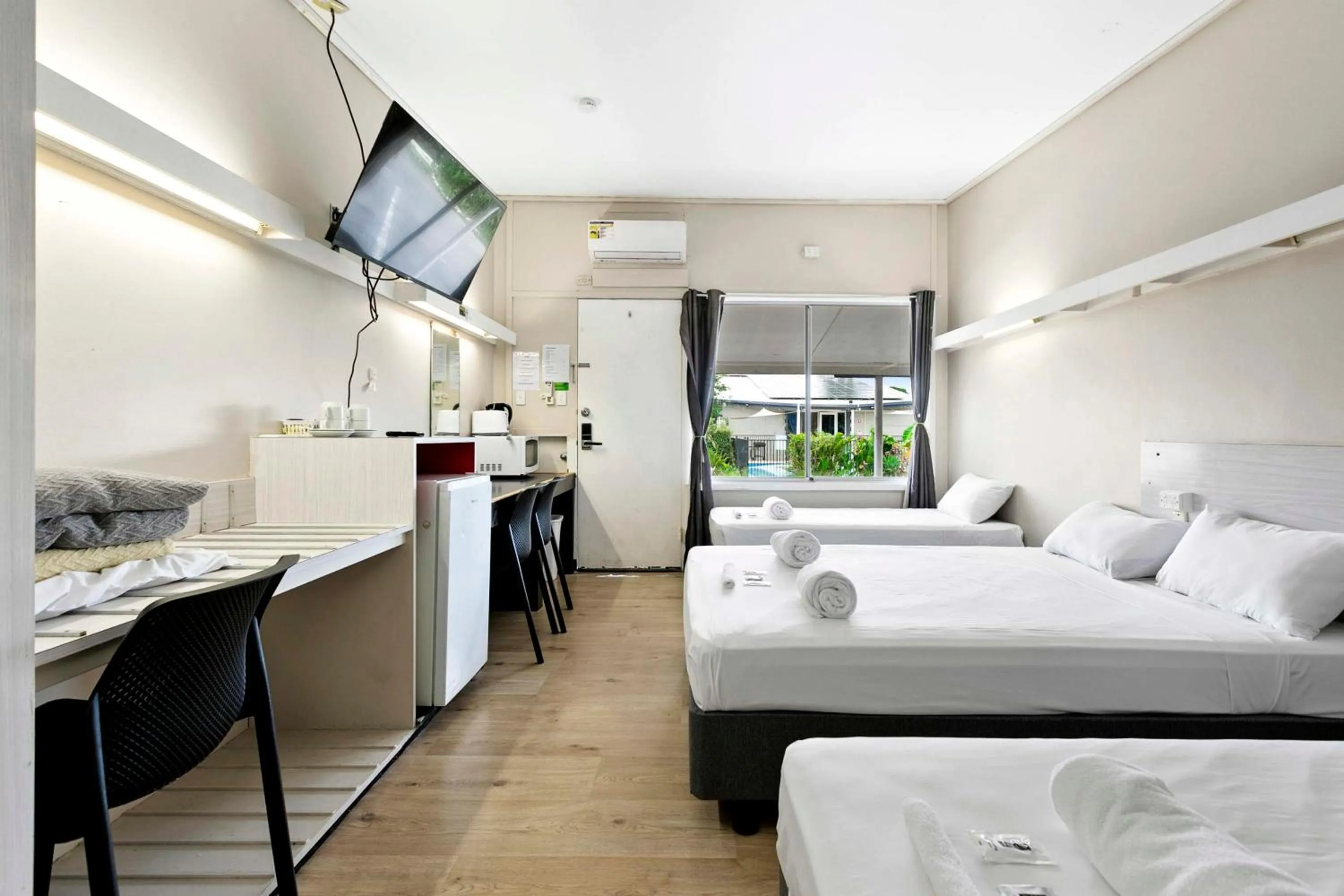 Bedroom, Bed in Arkana Motel Maryborough, SureStay Collection by Best Western