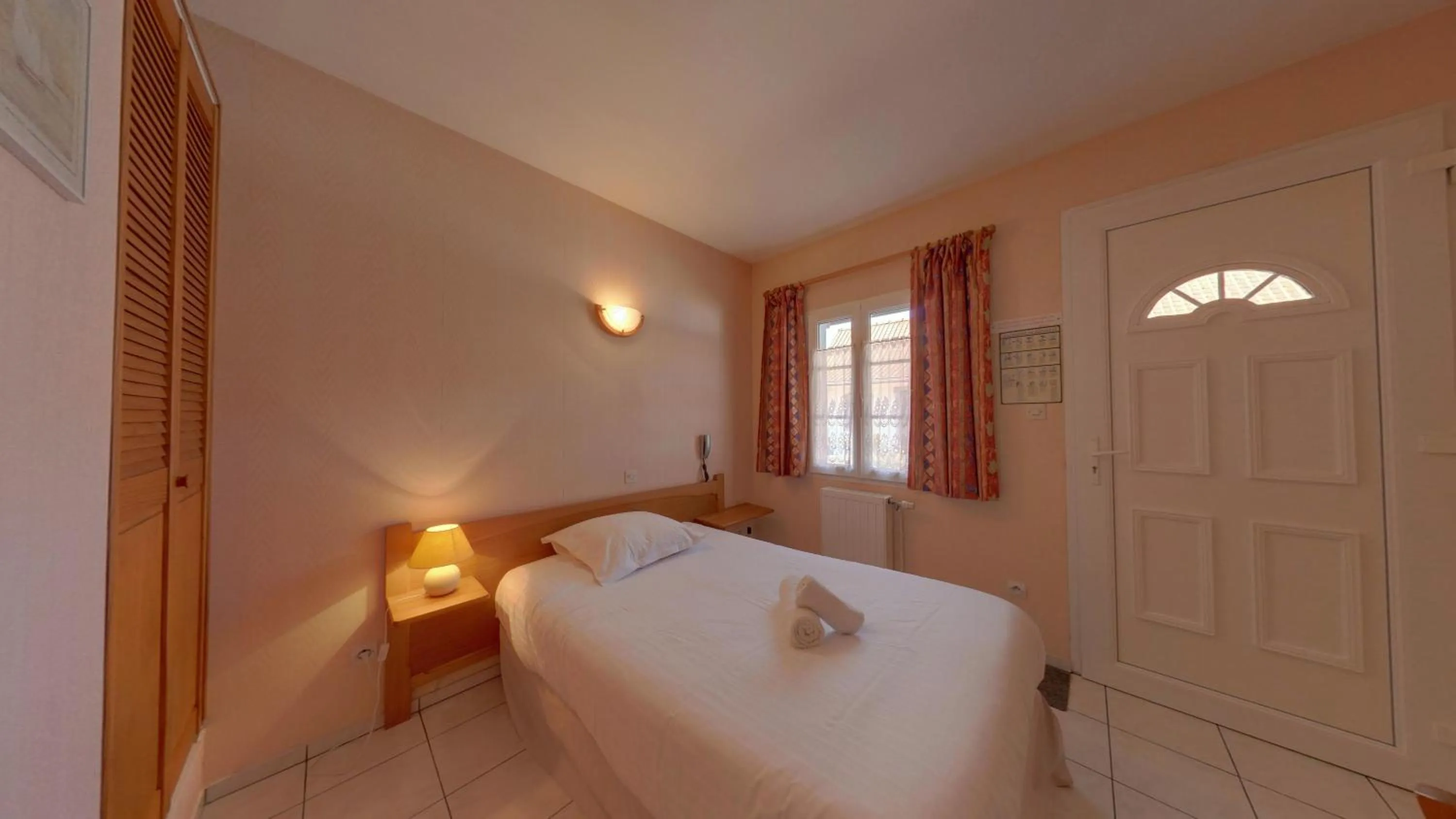 Bed in LOGIS - Hôtel & restaurant "L'envie des mets"