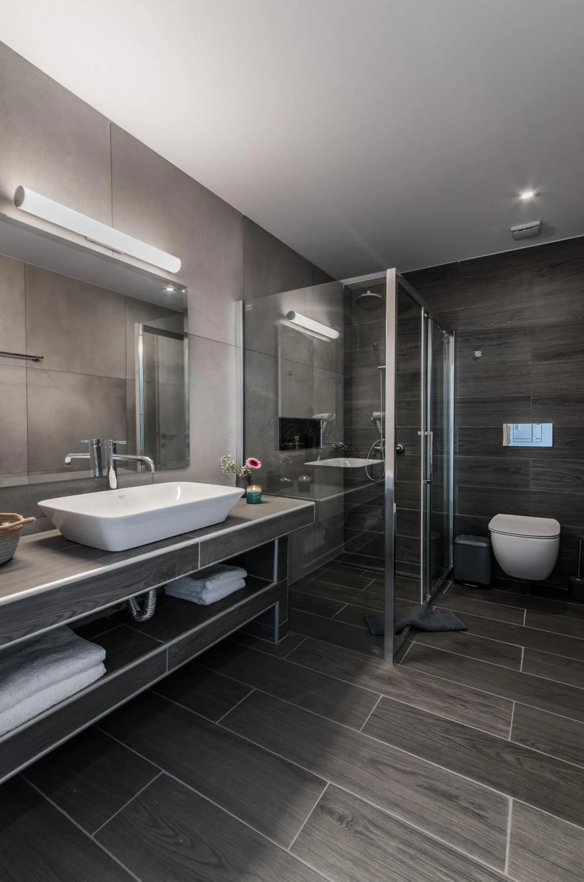 Time of day in Santorini Main Square