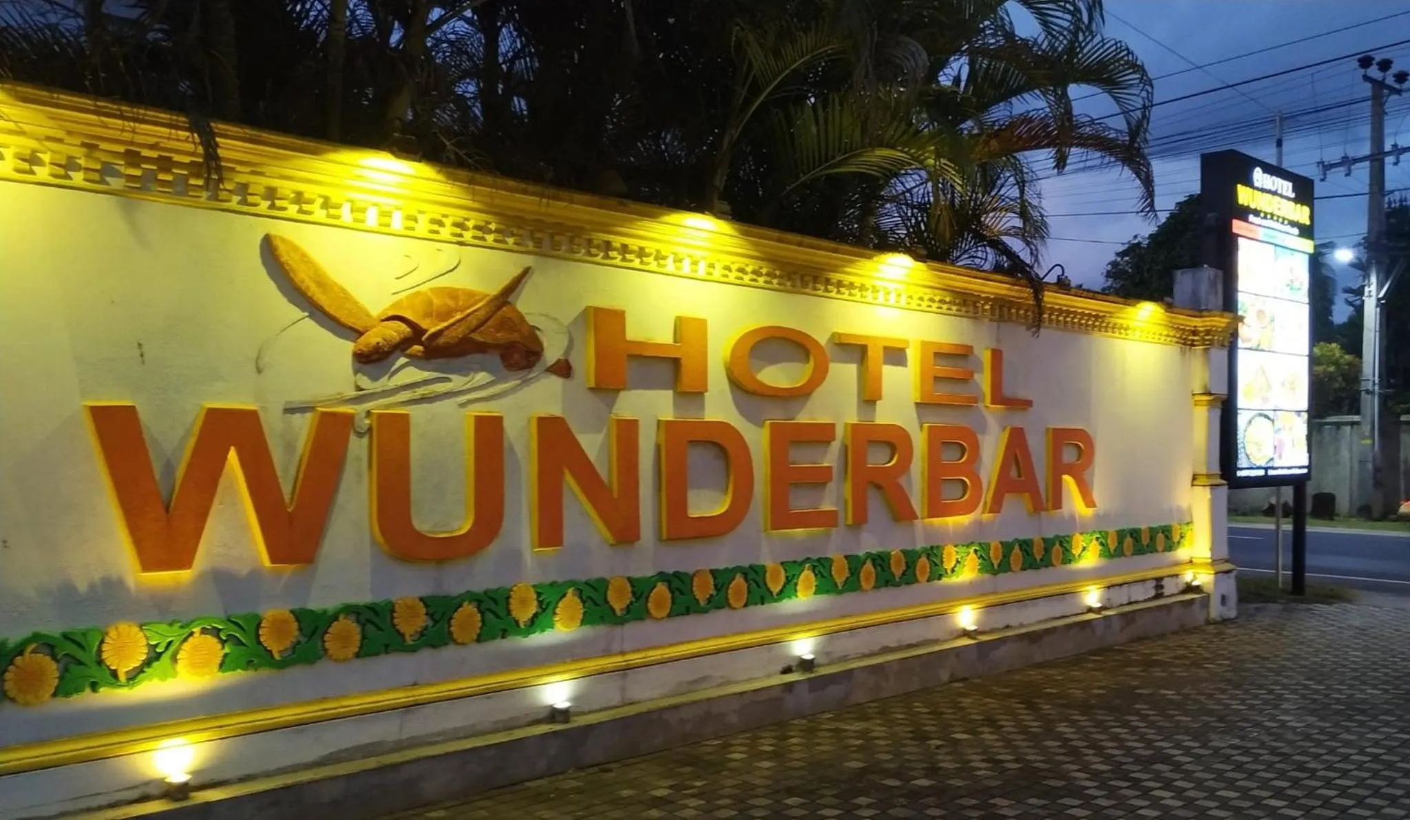 Night in Wunderbar Beach Hotel