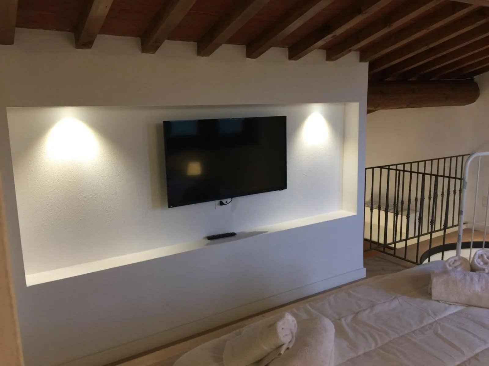 TV and multimedia, Bed in Rocca Palazzaccio