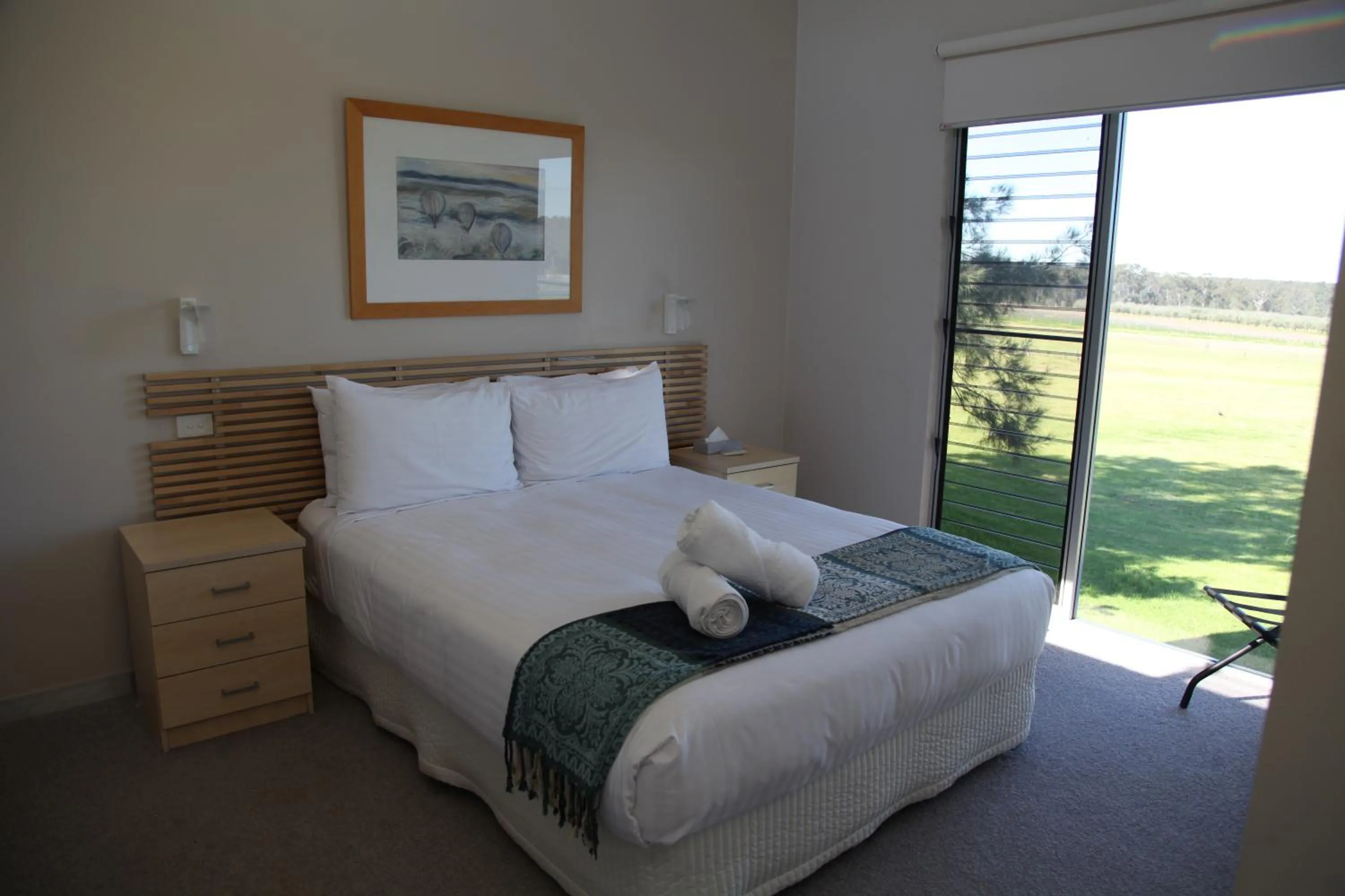 Bedroom, Bed in Adina Vineyard