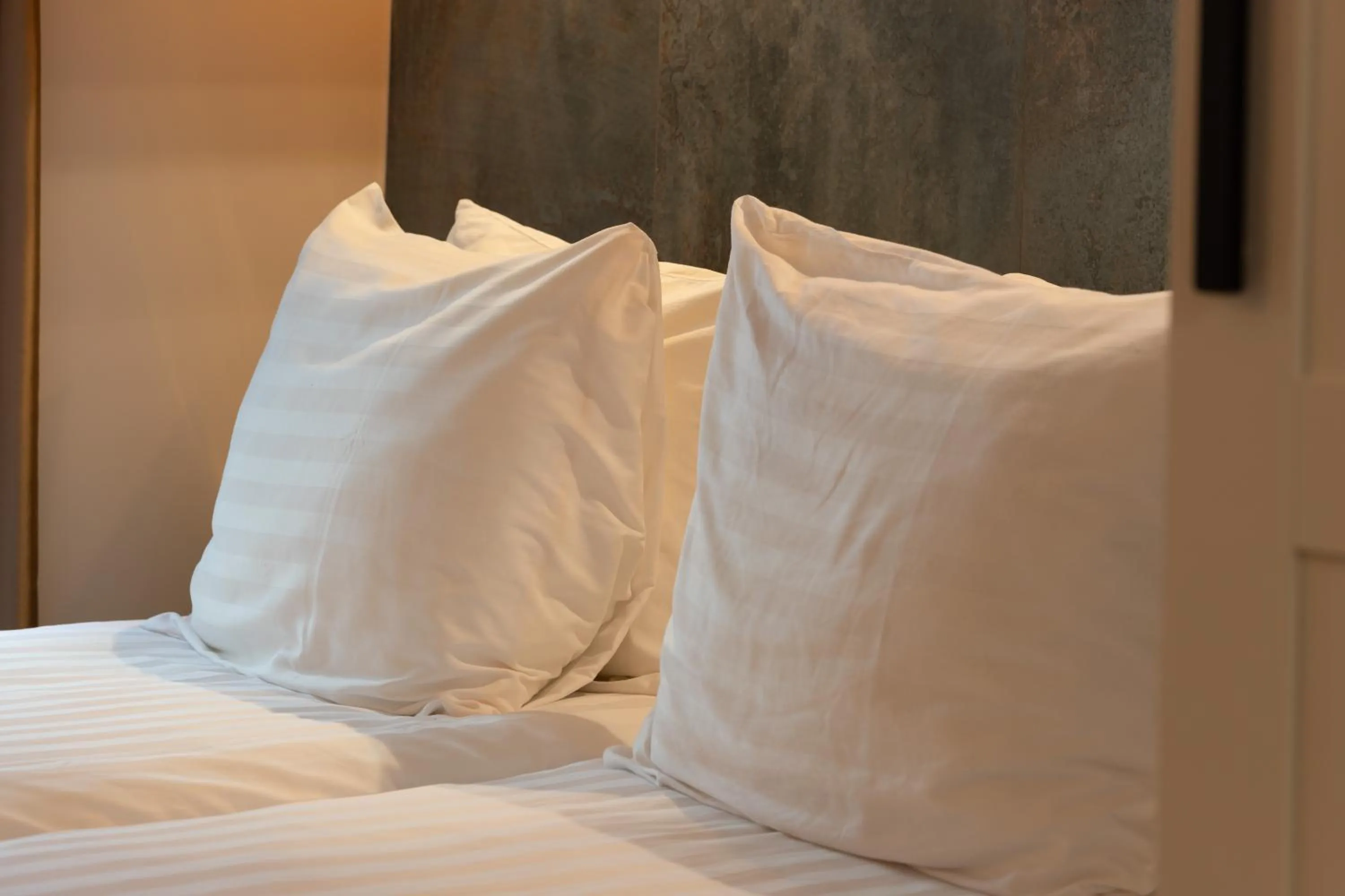 Bed in Midtown Hotel Twin Studio