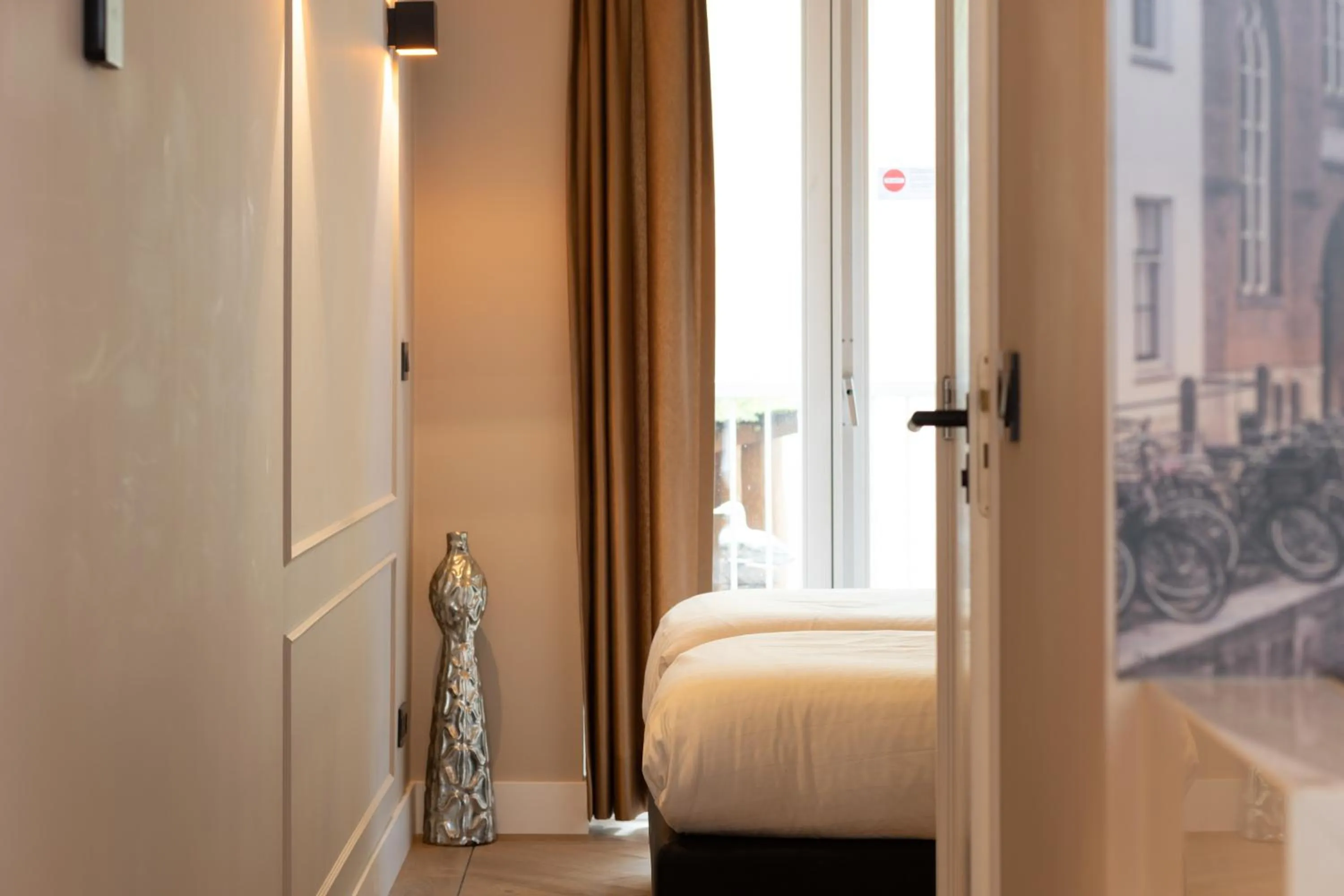 Bed in Midtown Hotel Twin Studio