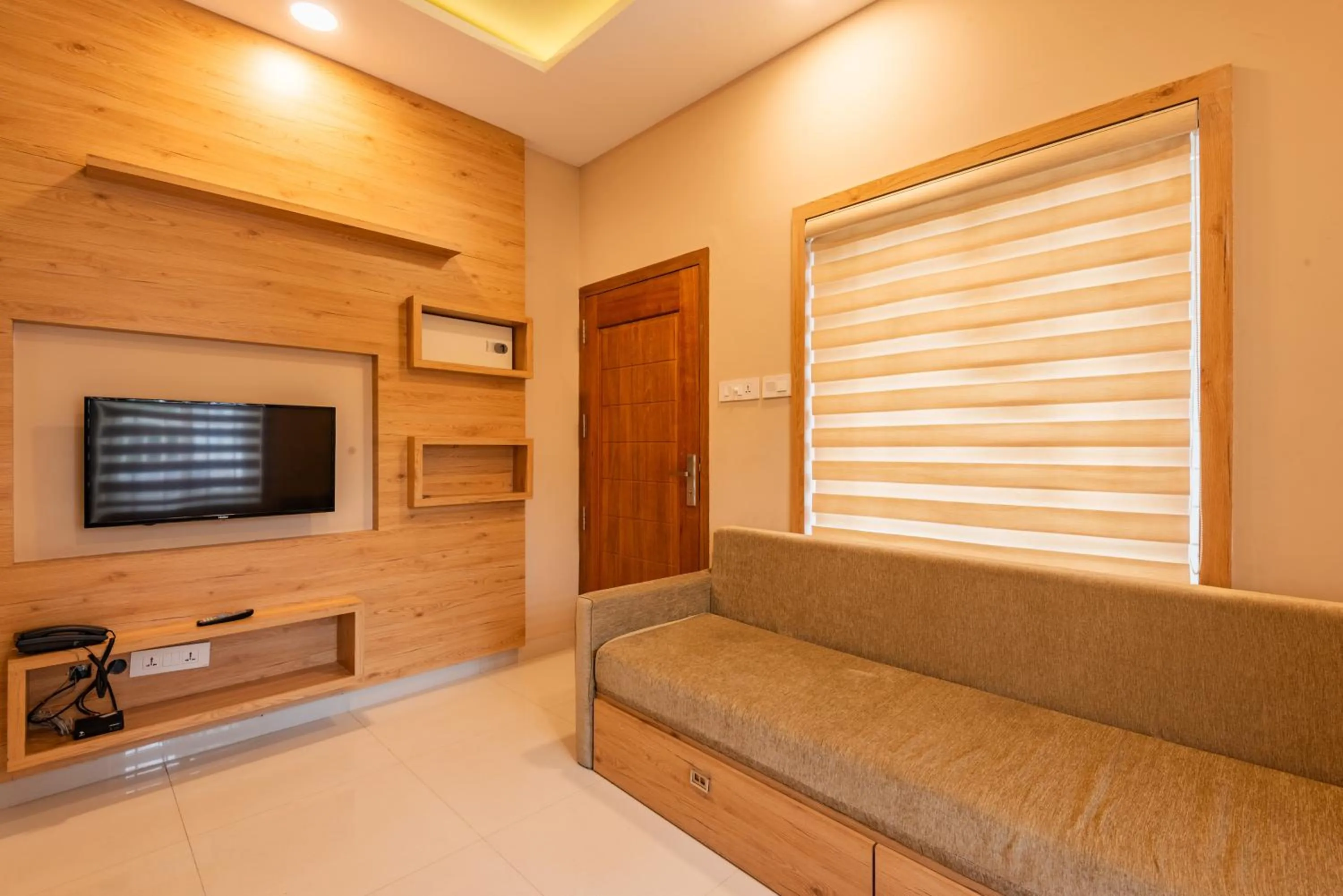 Daan Ambalath Maple Leaves