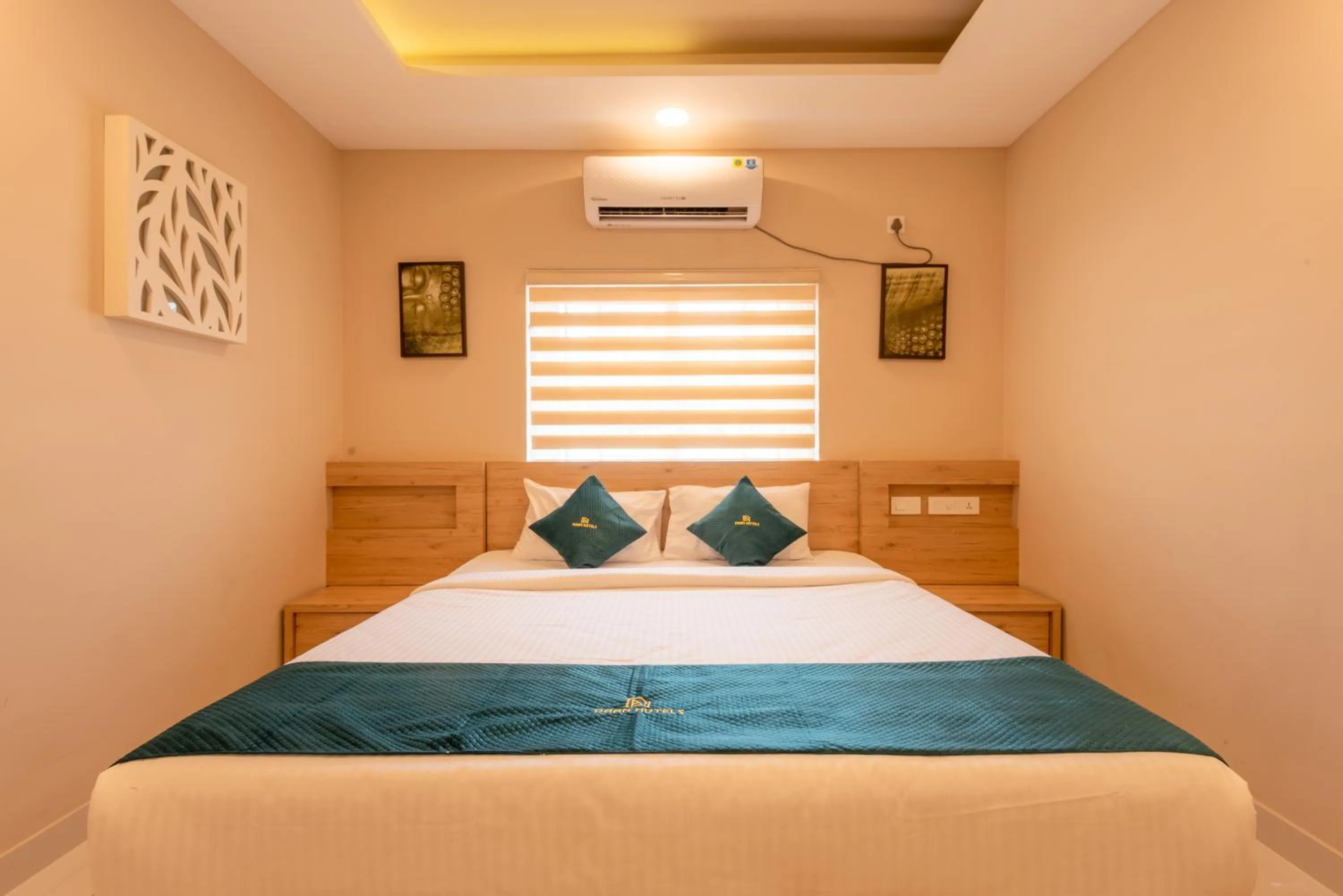 Bed in Daan Ambalath Maple Leaves