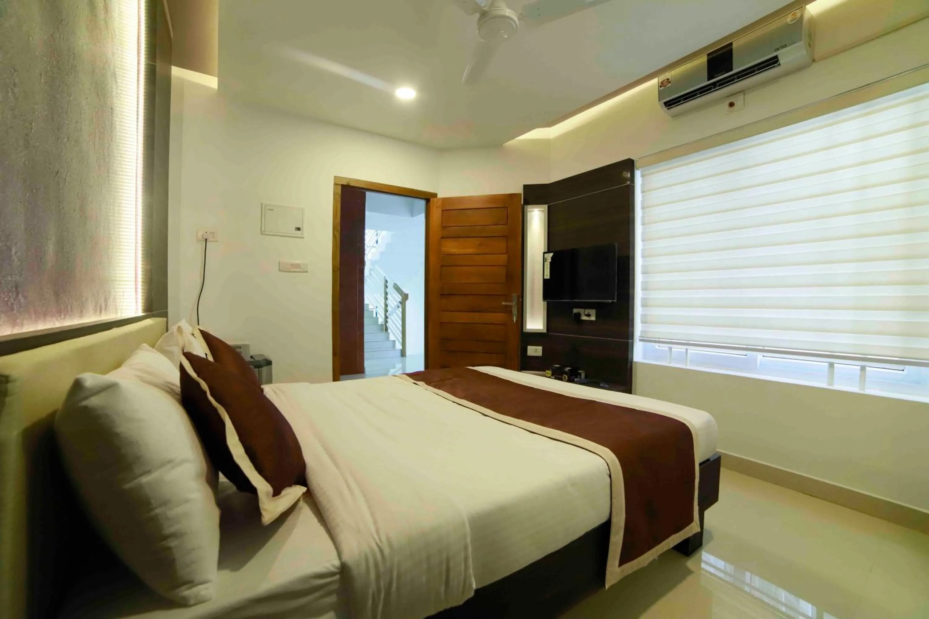 Photo of the whole room, Bed in Daan Ambalath Maple Leaves