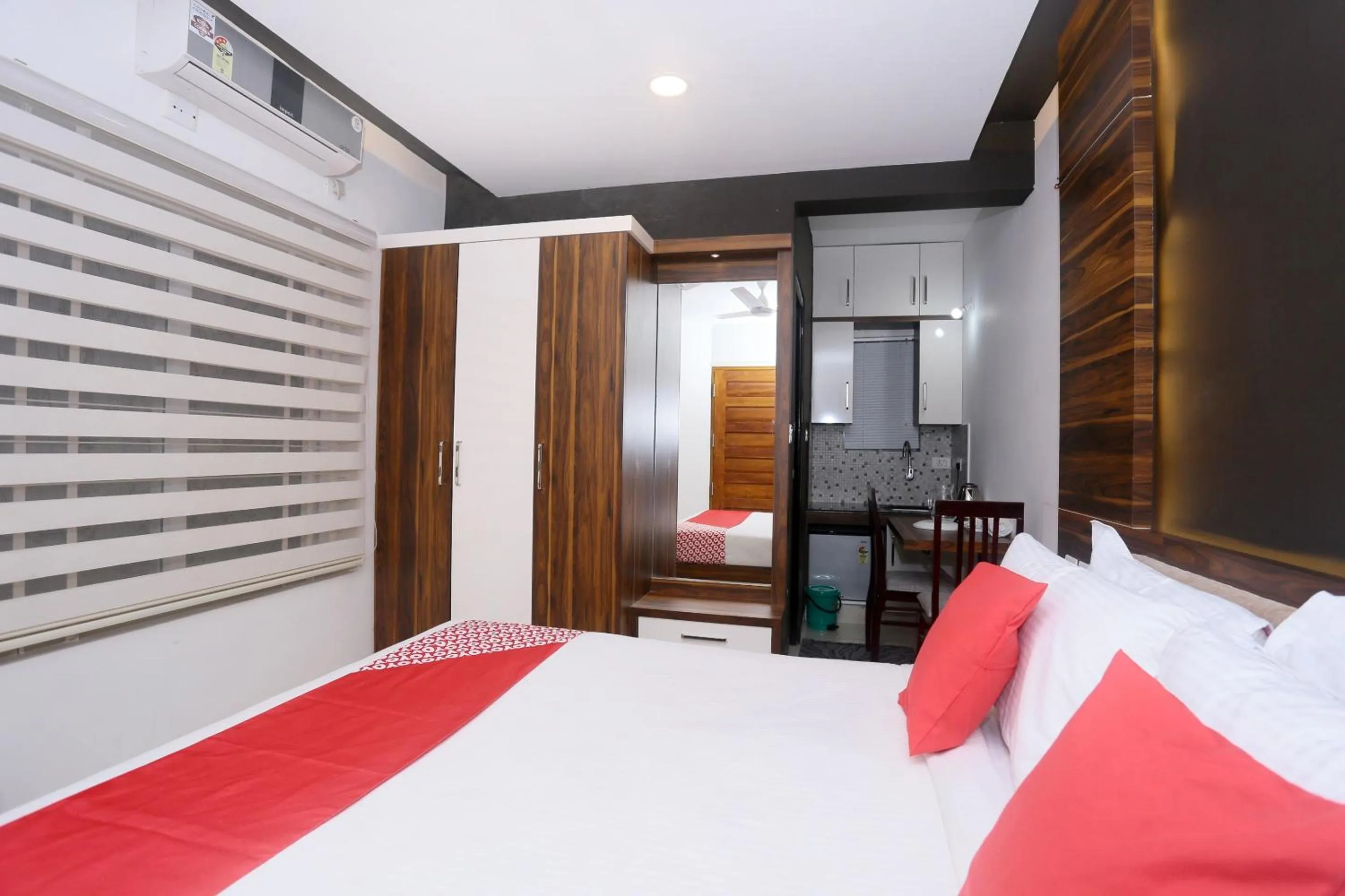 Bedroom, Bed in Daan Ambalath Maple Leaves