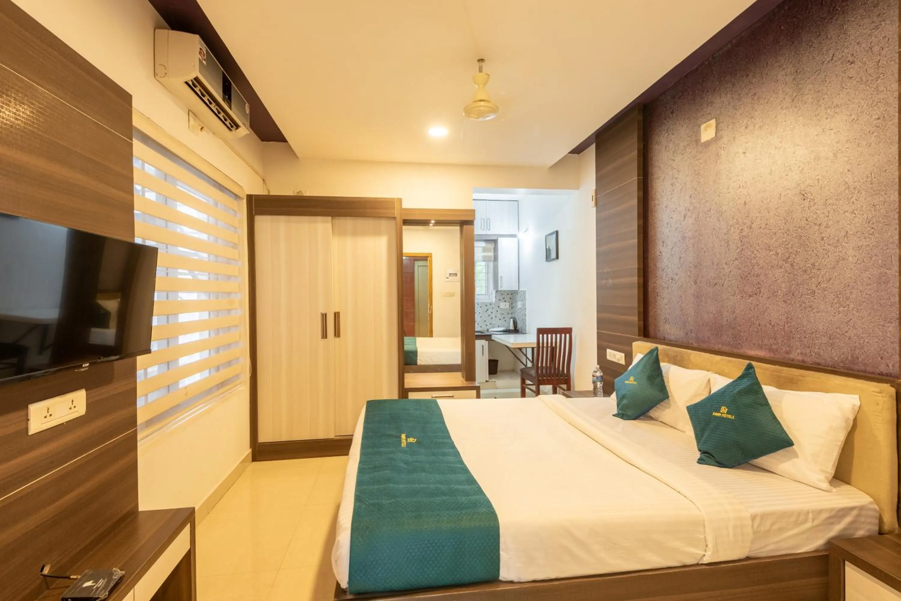 Bed in Daan Ambalath Maple Leaves