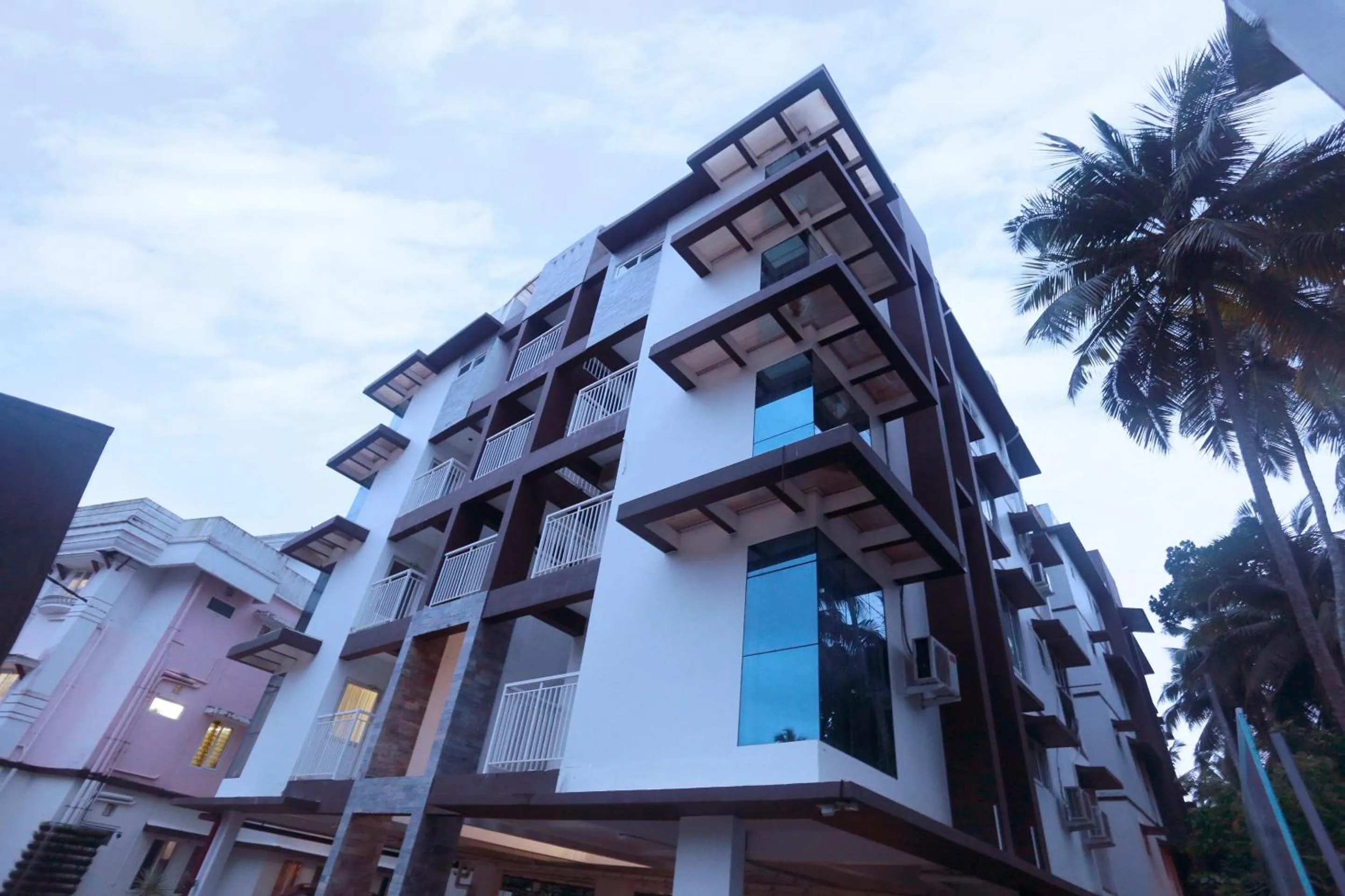 Facade/entrance in Daan Ambalath Maple Leaves