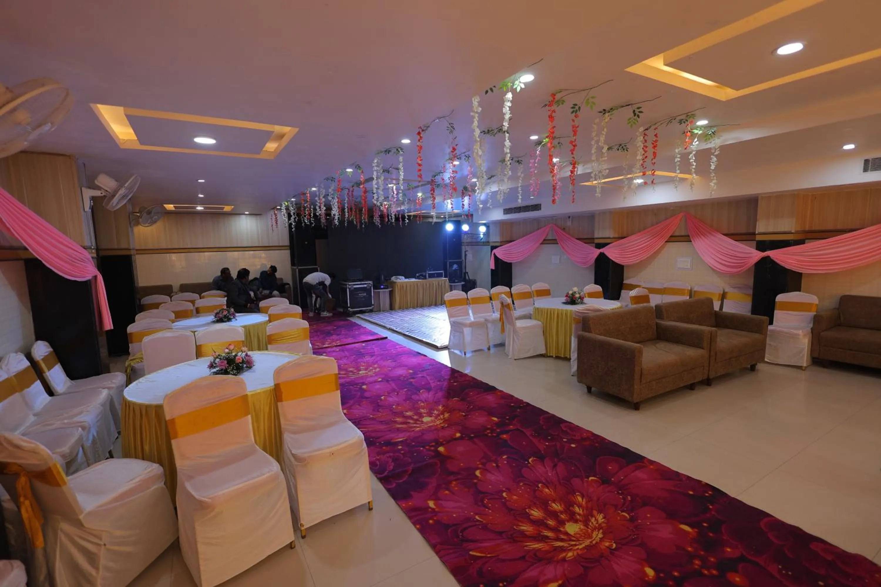 Banquet/Function facilities in Hotel Anand Villa