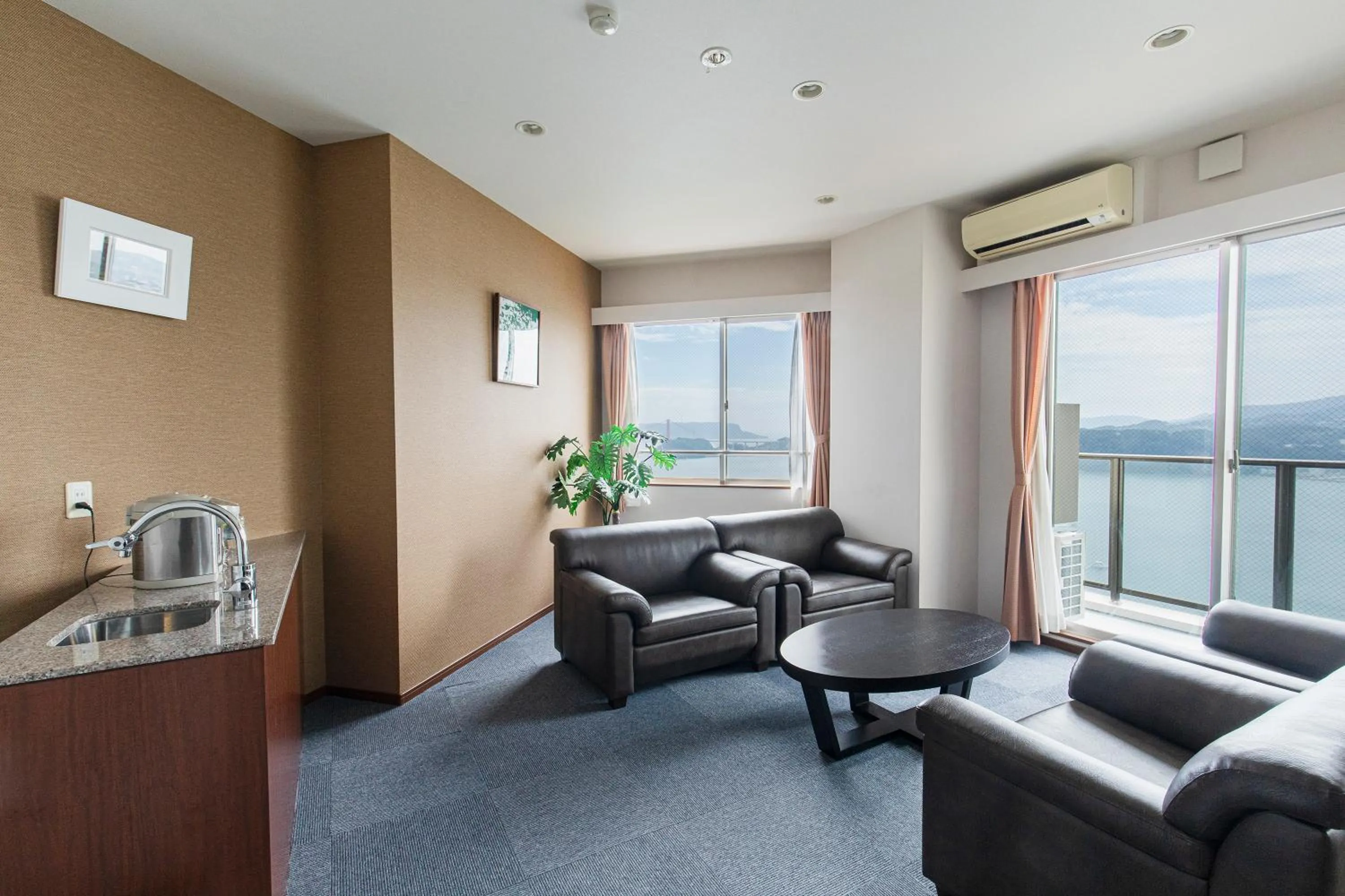 Living room in Samson Hotel