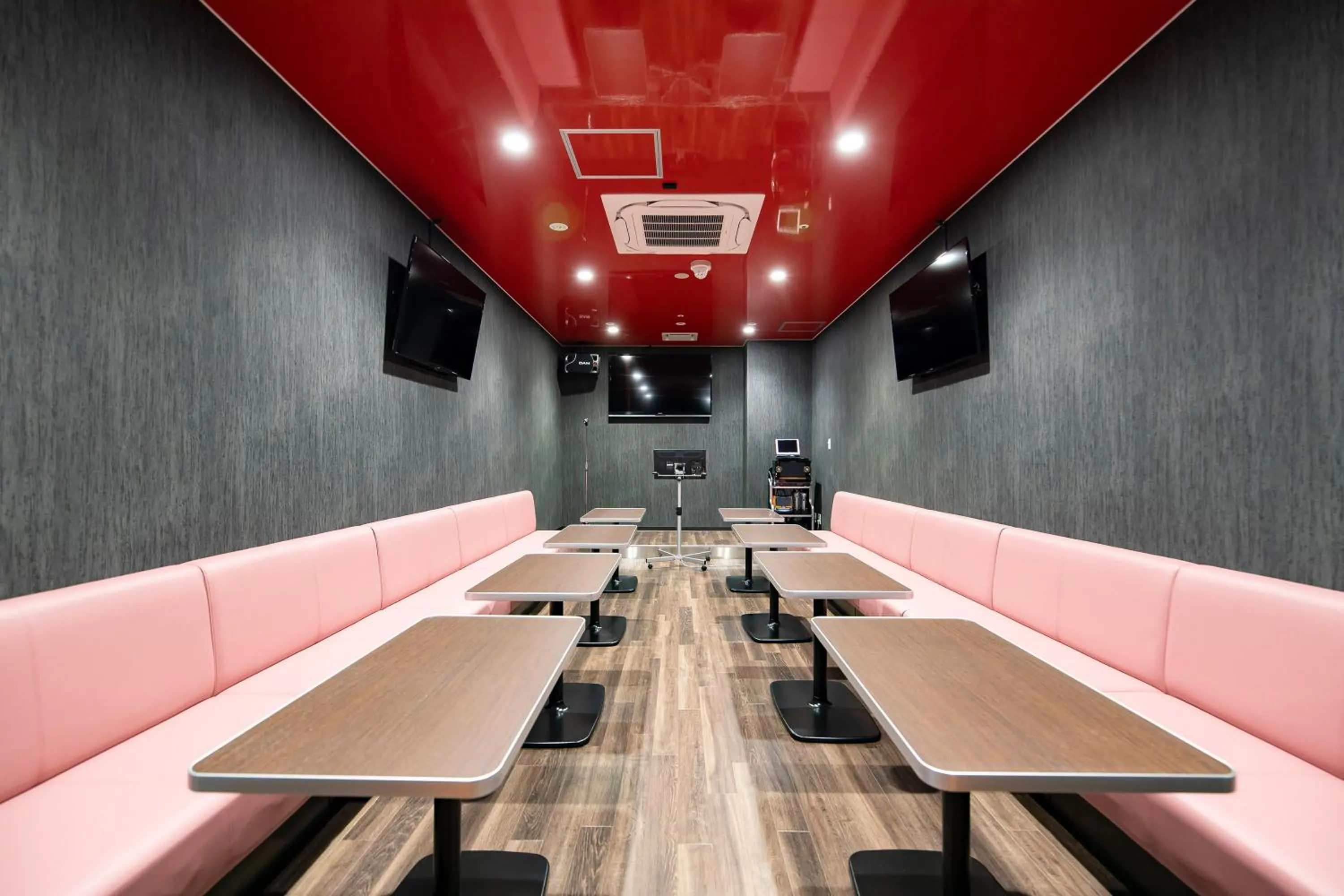 Karaoke in Samson Hotel