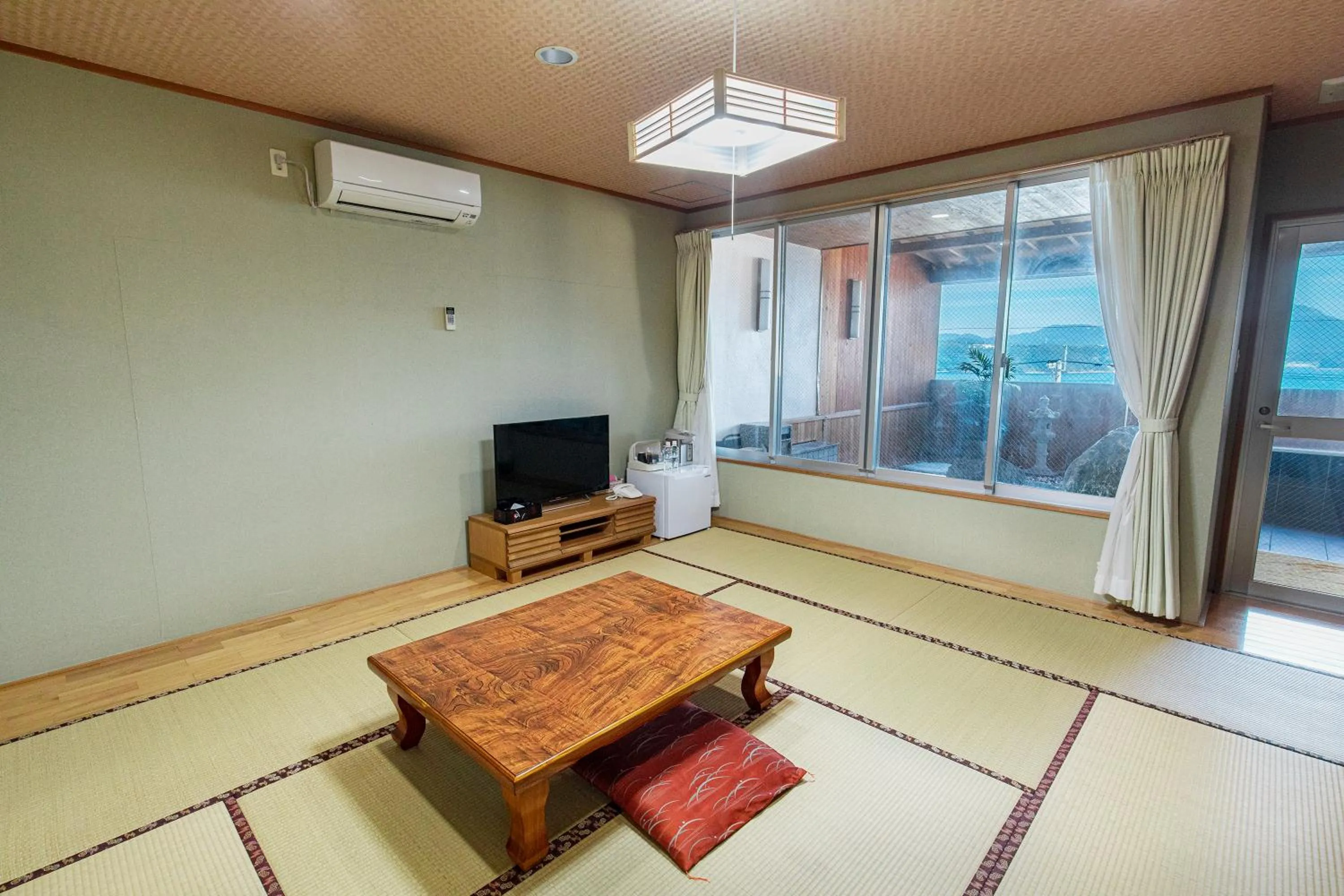 TV and multimedia in Samson Hotel