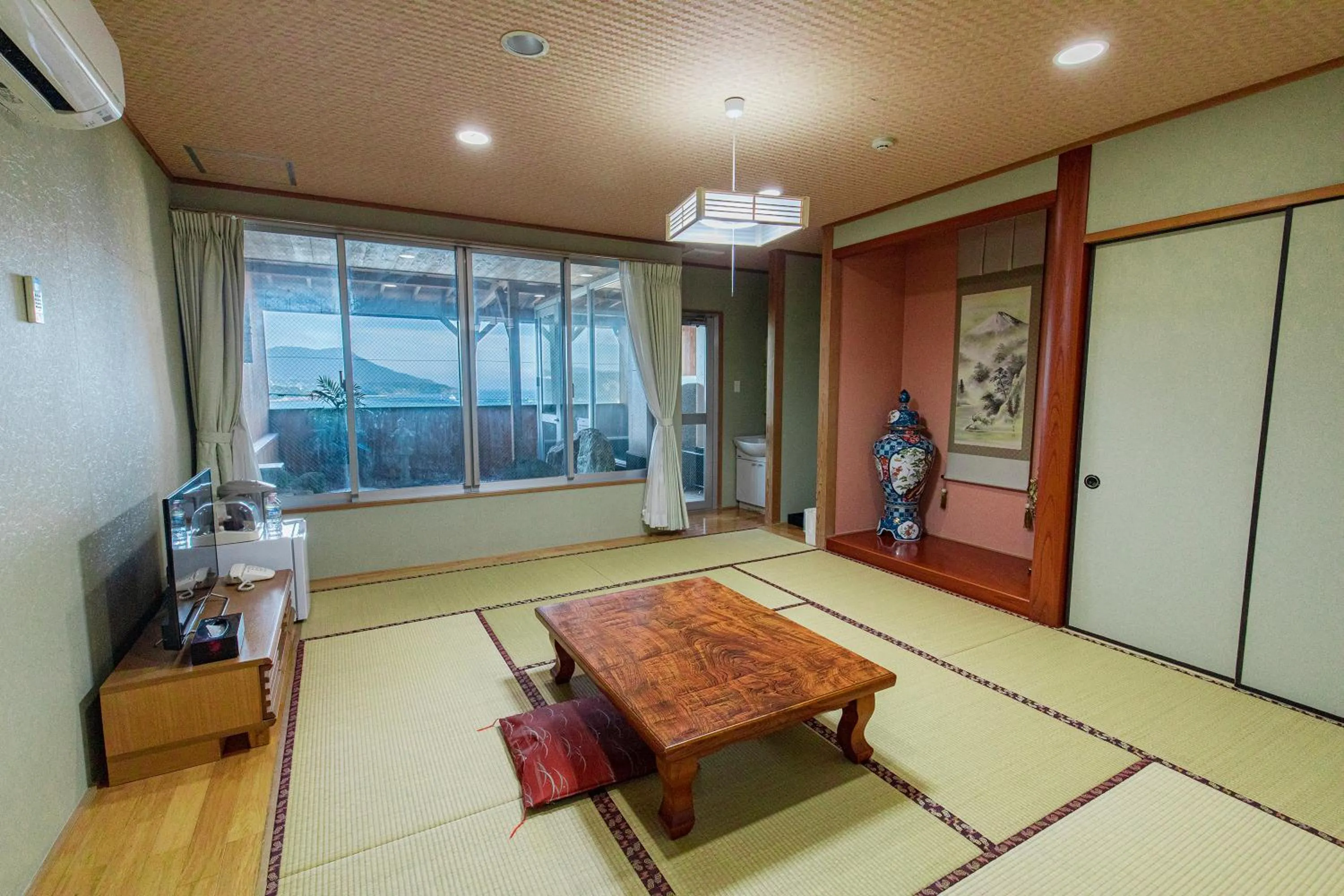 TV and multimedia in Samson Hotel