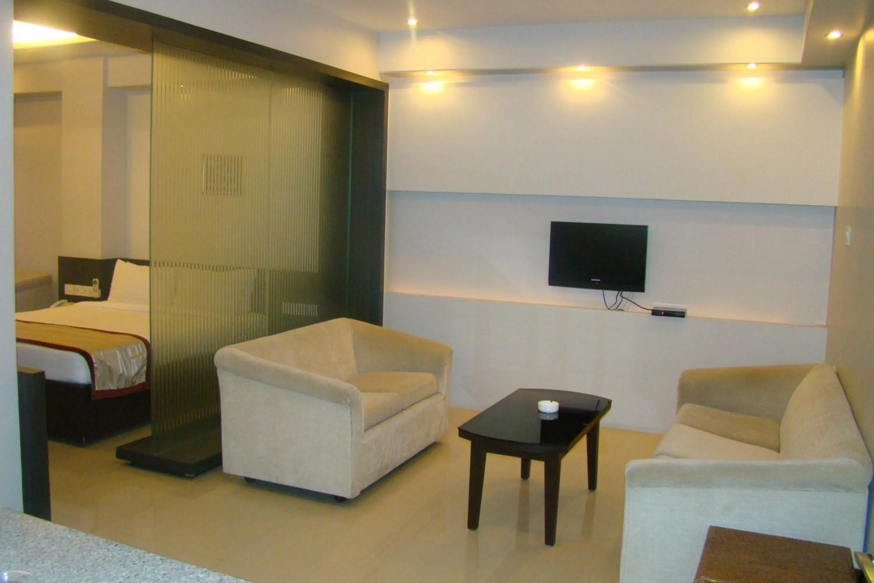 Communal lounge/ TV room, Bed in The Curzon Court