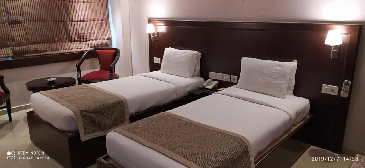 Photo of the whole room, Bed in The Curzon Court