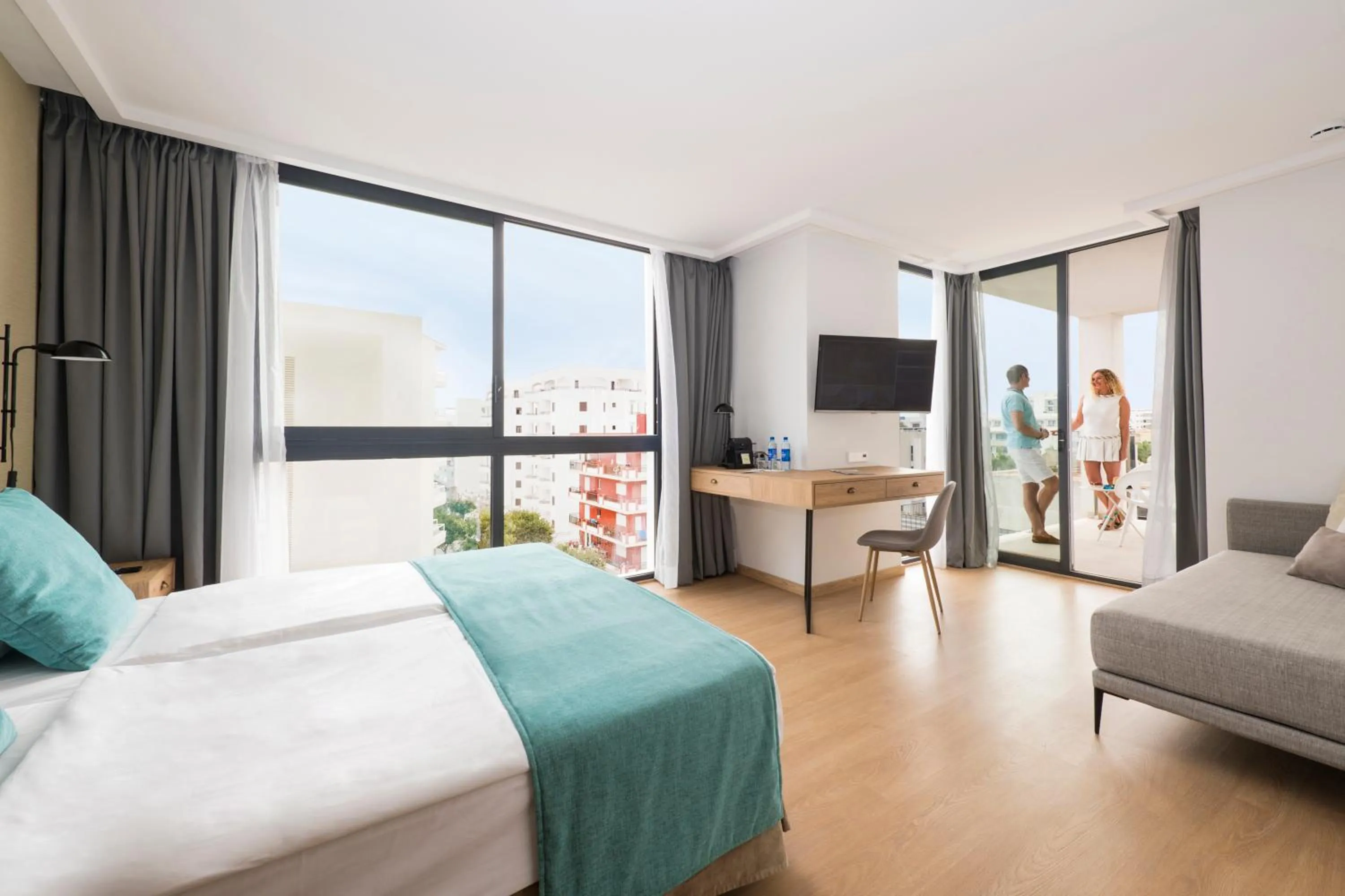 Photo of the whole room, Bed in Kyrat Amarac Suites