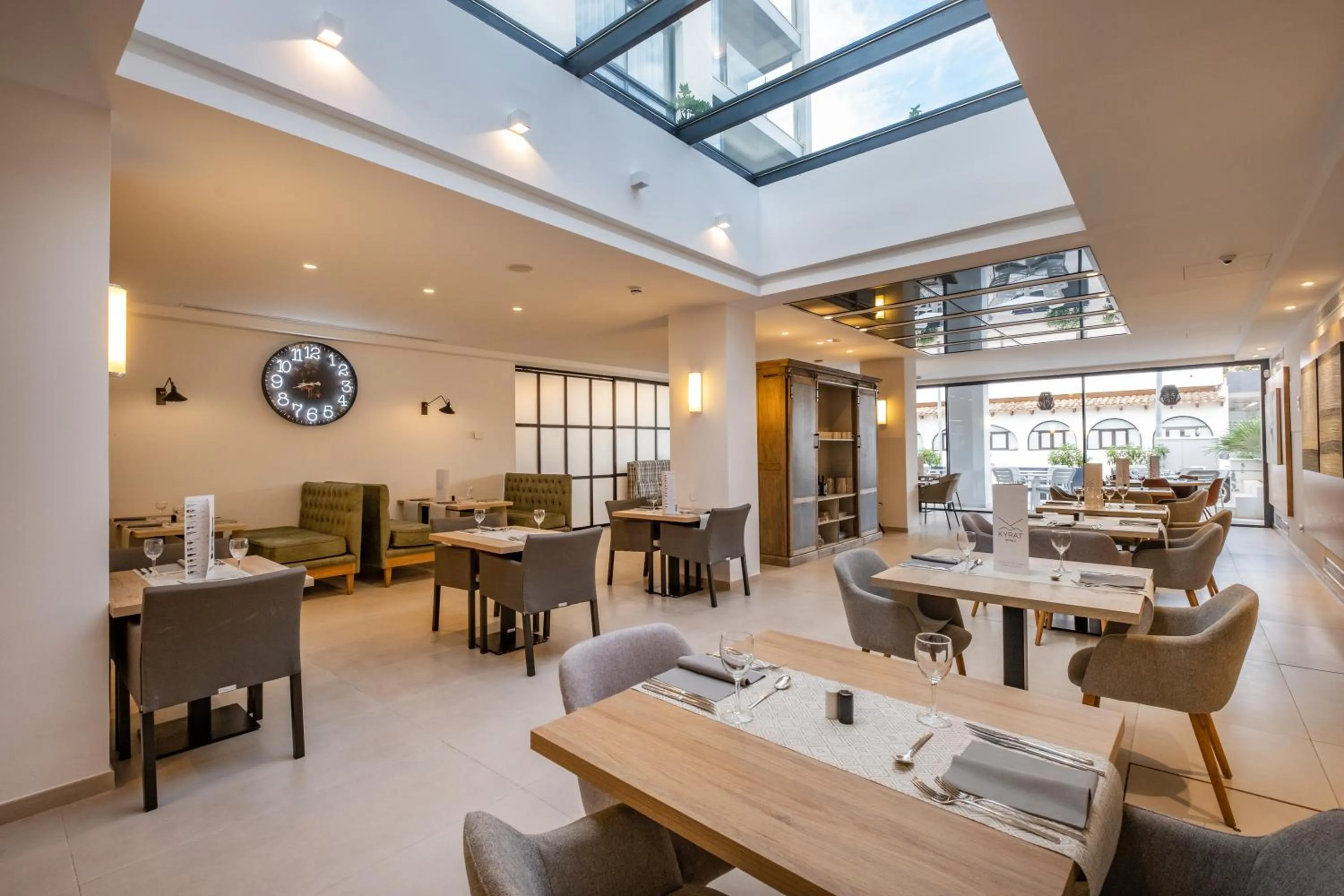 Restaurant/places to eat in Kyrat Amarac Suites