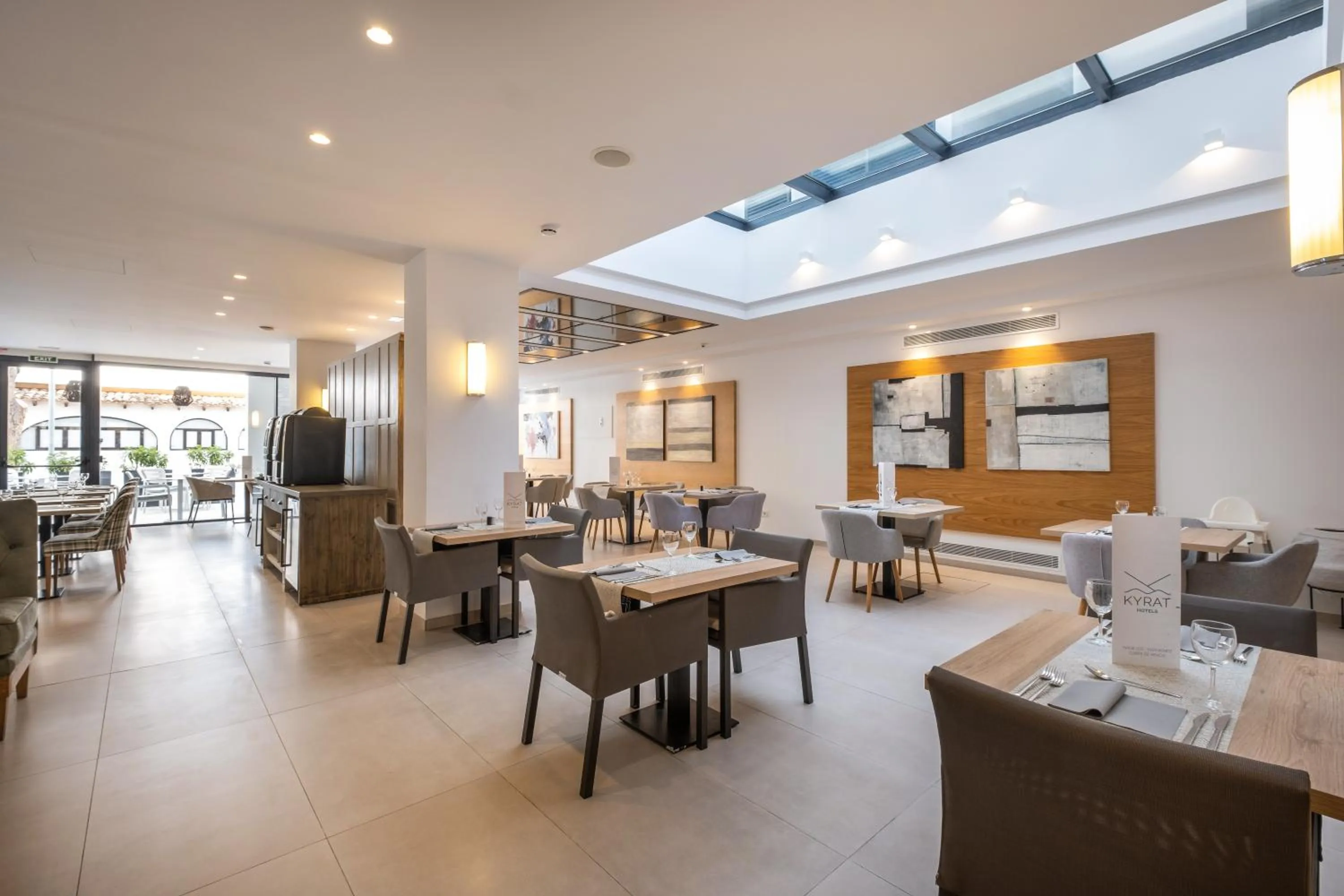 Restaurant/places to eat in Kyrat Amarac Suites