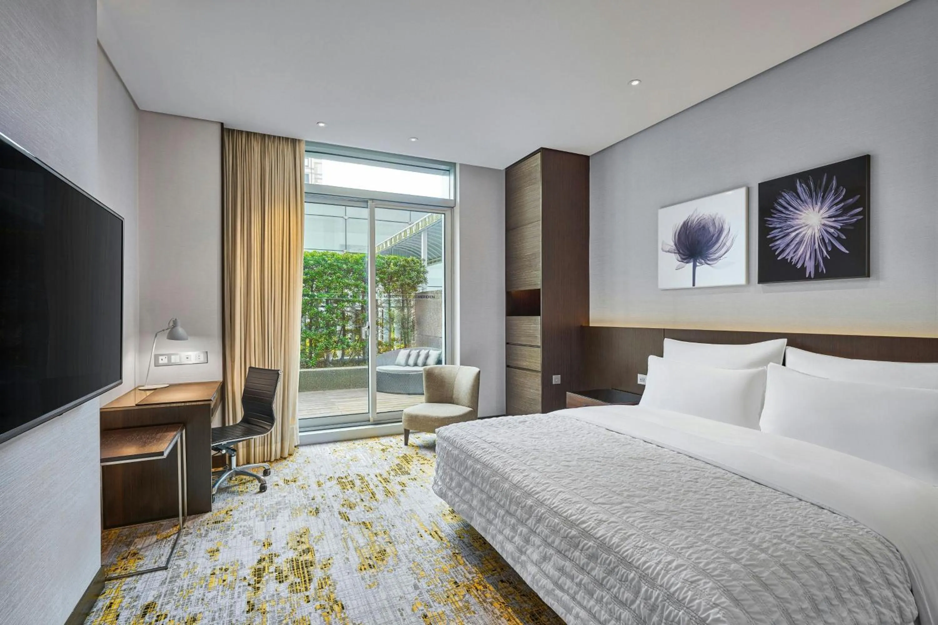 Photo of the whole room, Bed in Le Meridien Taipei