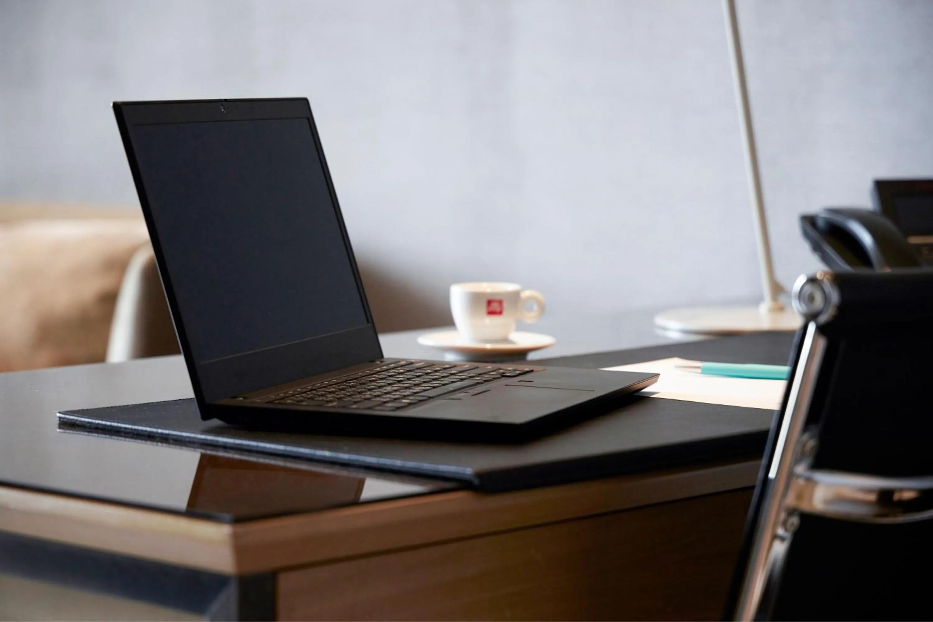 Photo of the whole room in Le Meridien Taipei