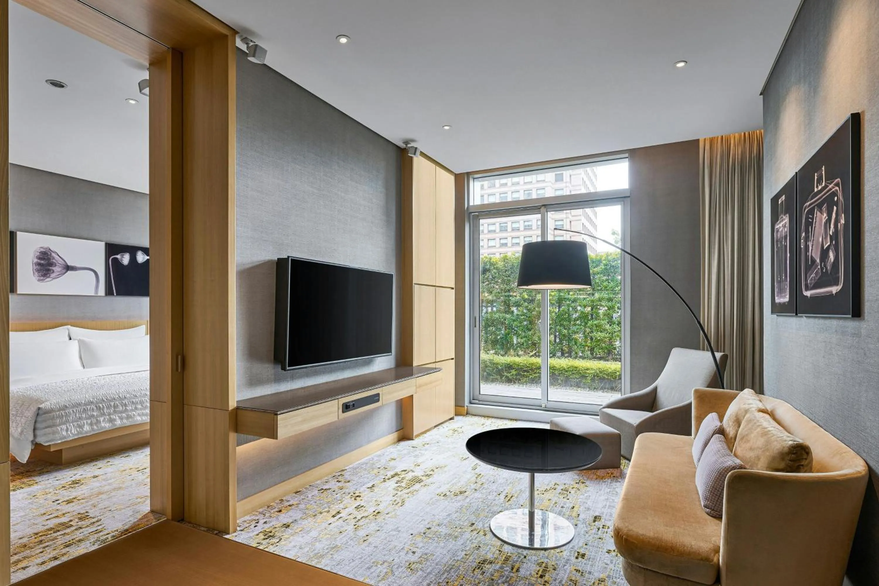 Photo of the whole room, Bed in Le Meridien Taipei