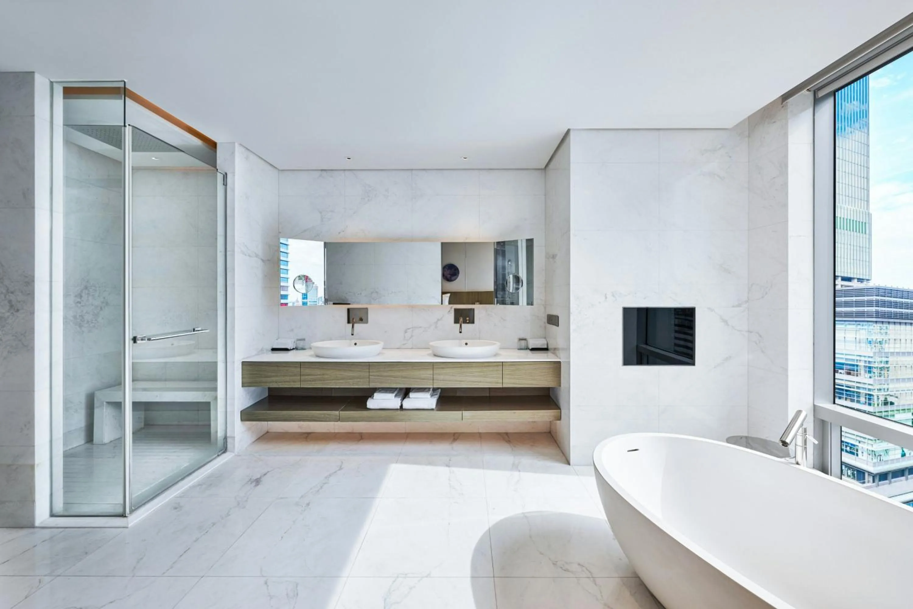 Bathroom, Bed in Le Meridien Taipei