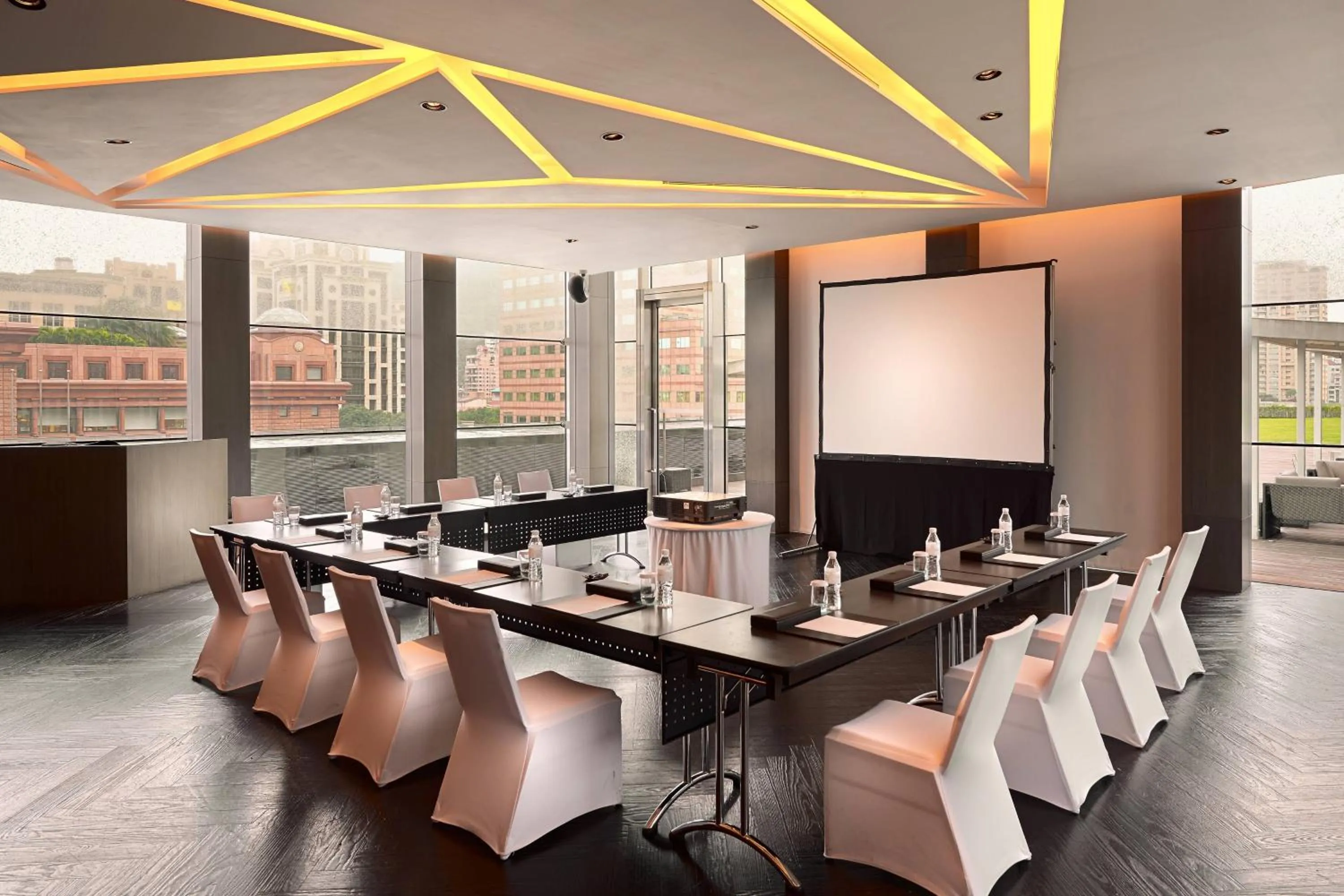 Meeting/conference room in Le Meridien Taipei