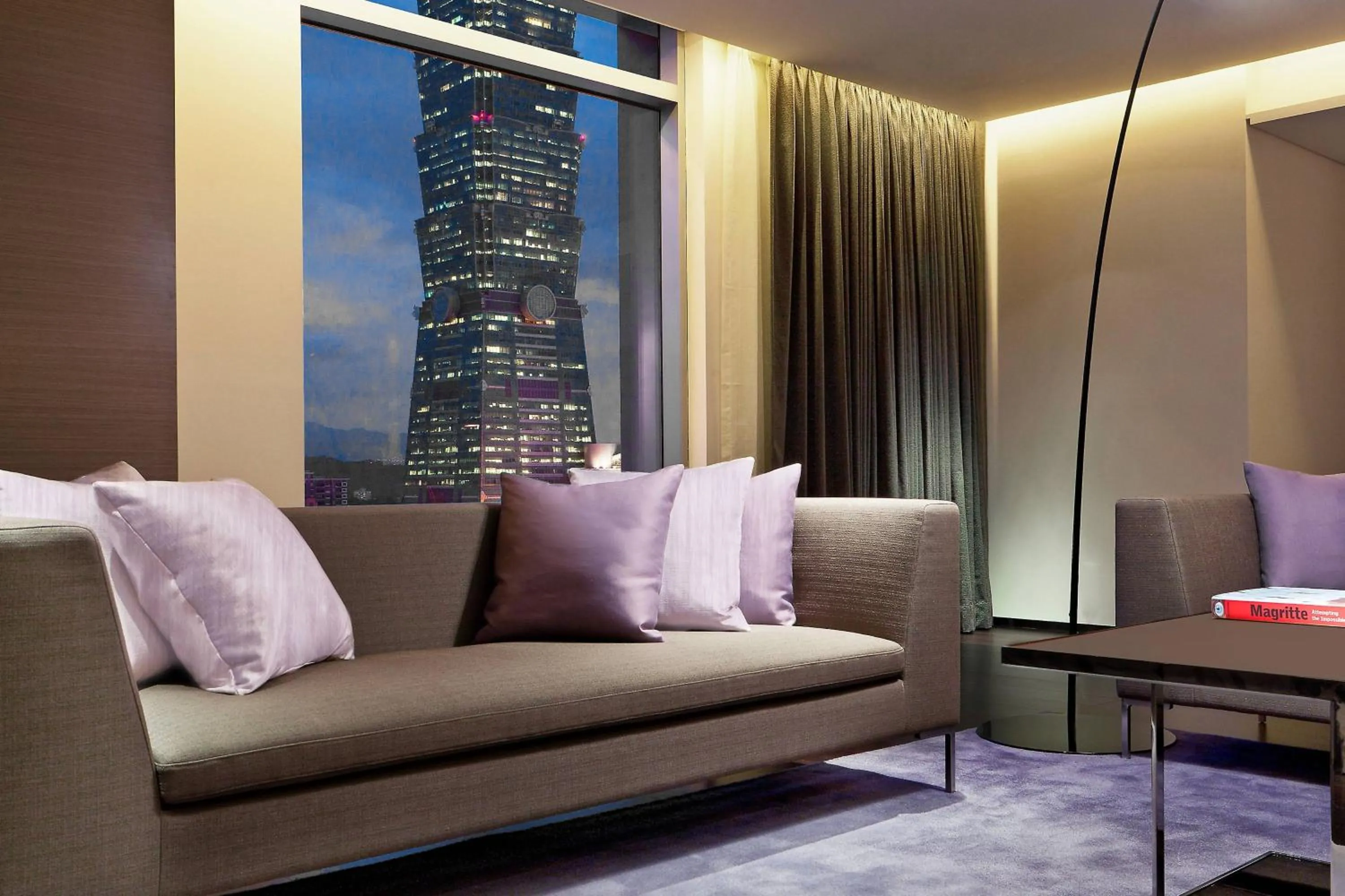 Photo of the whole room in Le Meridien Taipei