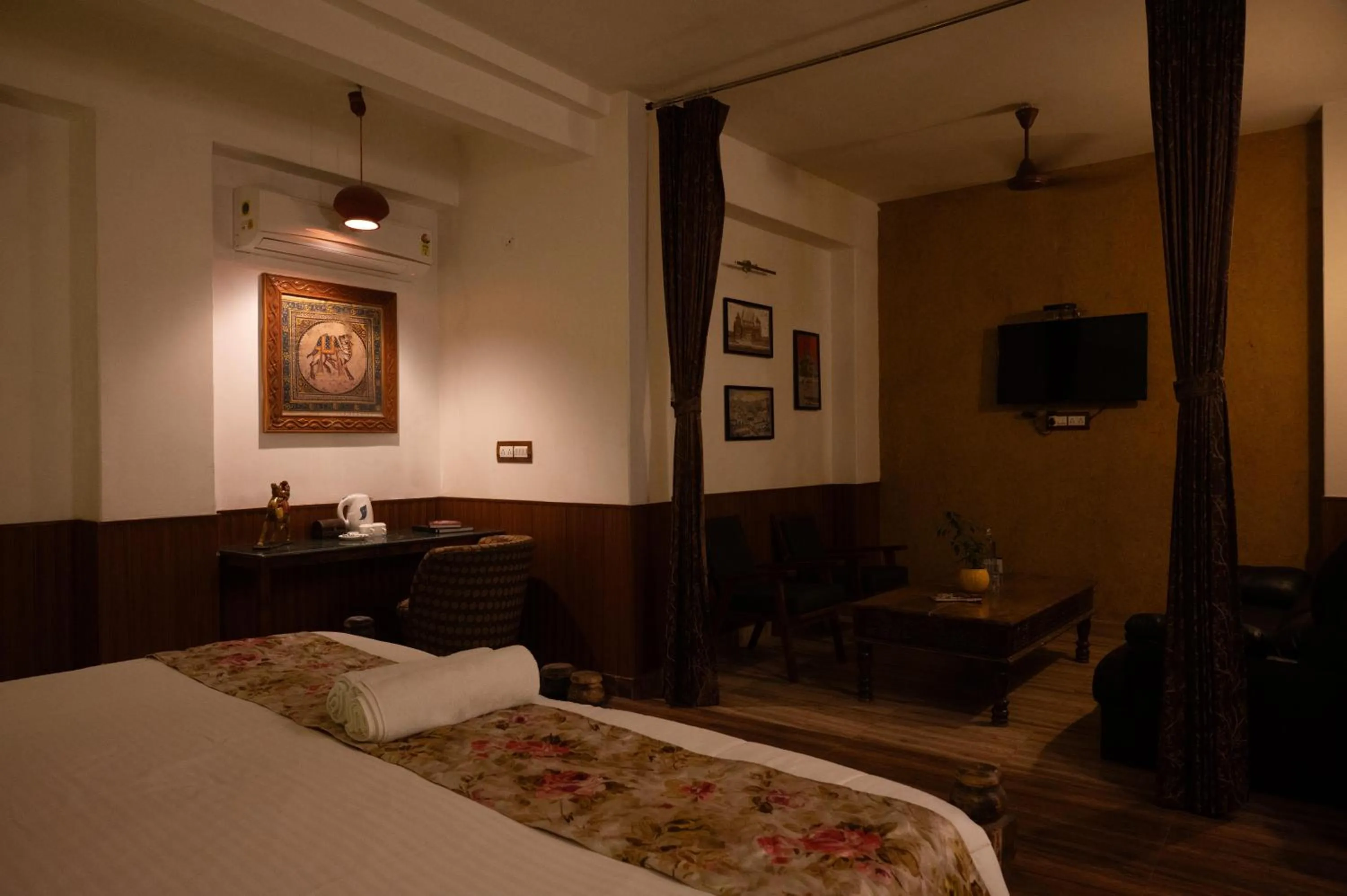 Bed in Mandore Guest House