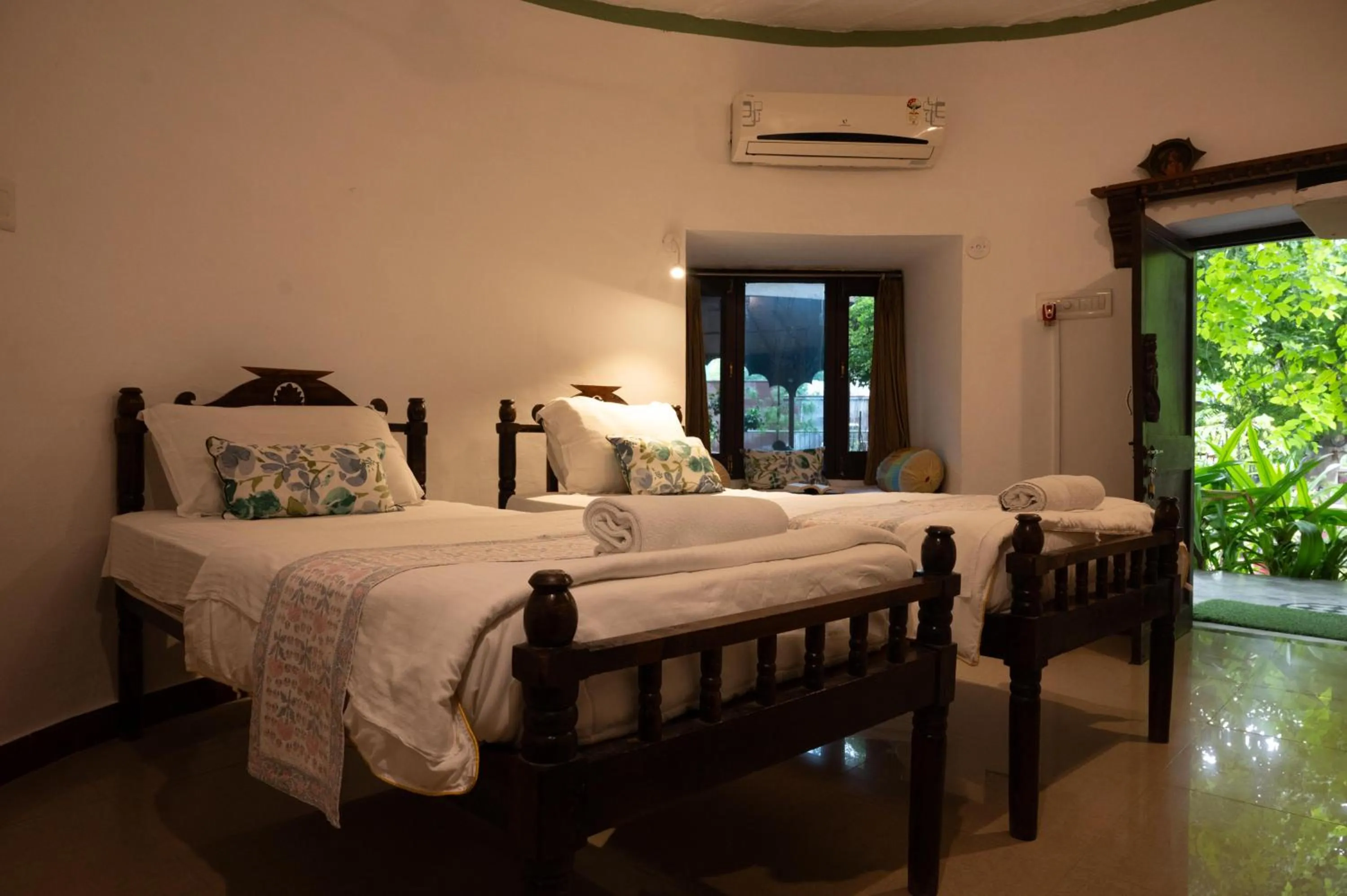 Garden view, Bed in Mandore Guest House