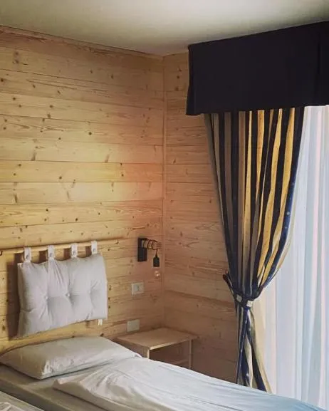 Bed in Albergo Aprica Garni