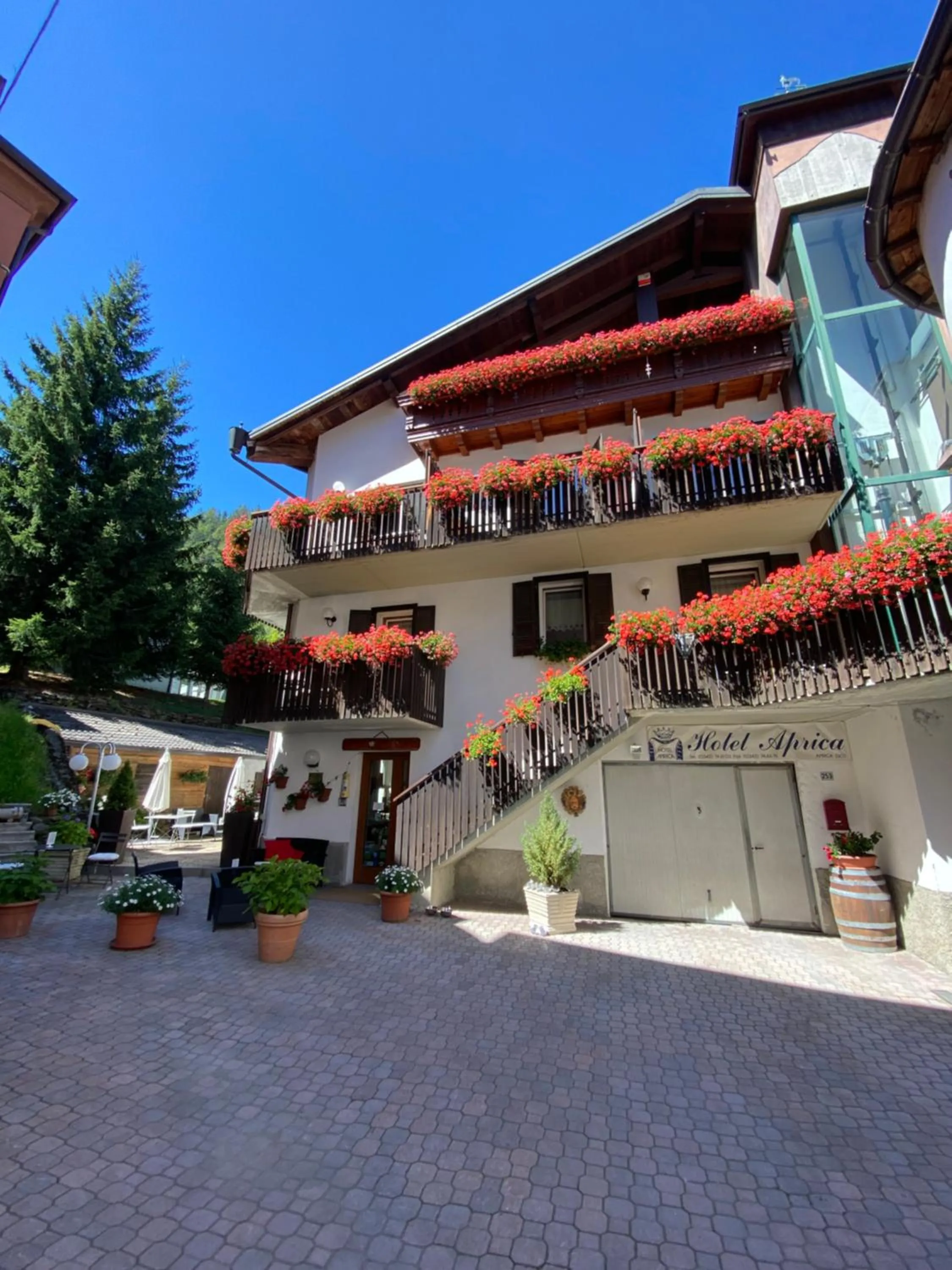 Property building in Albergo Aprica Garni