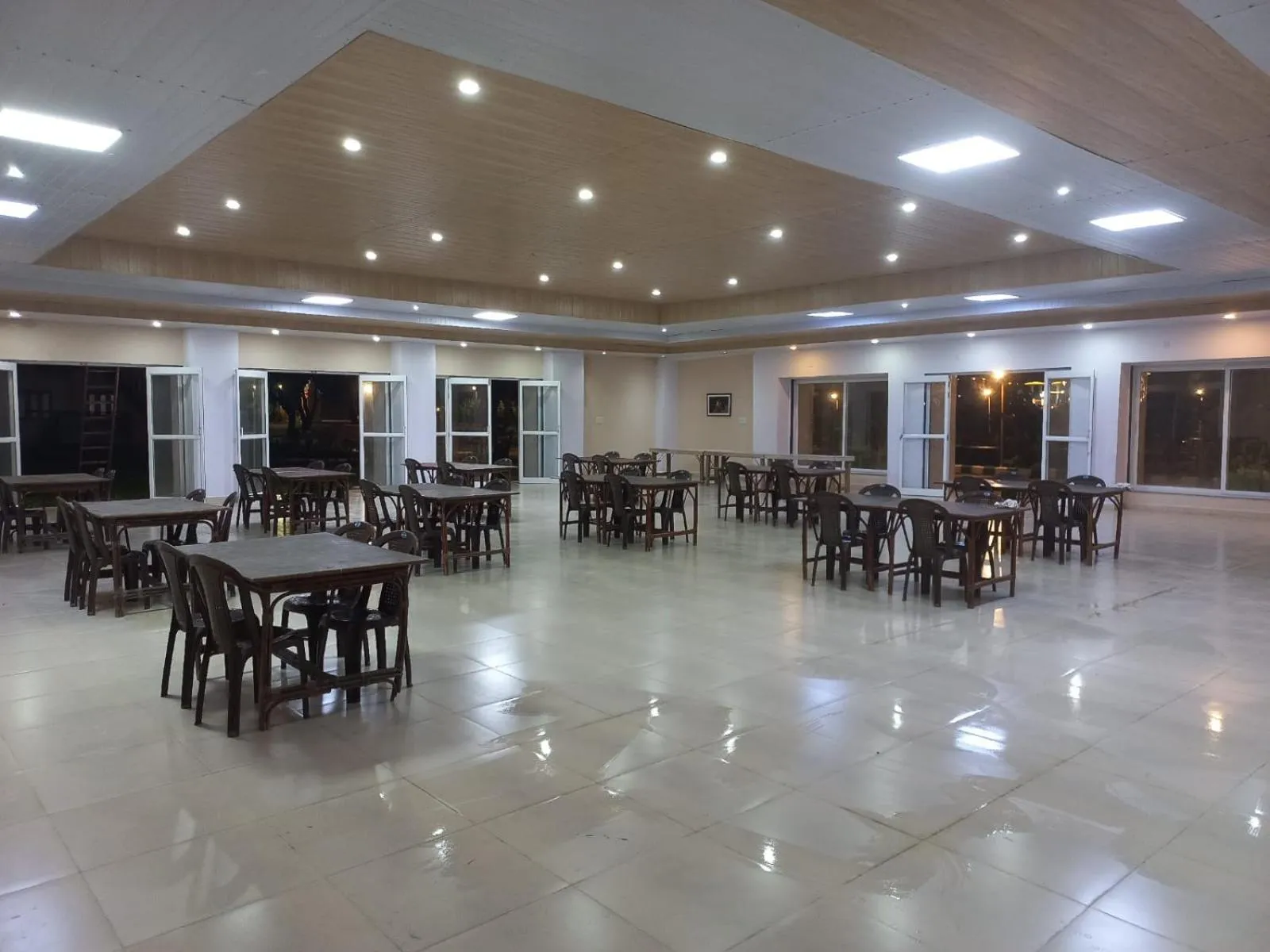 Restaurant/places to eat in Gir Jungle Lodge