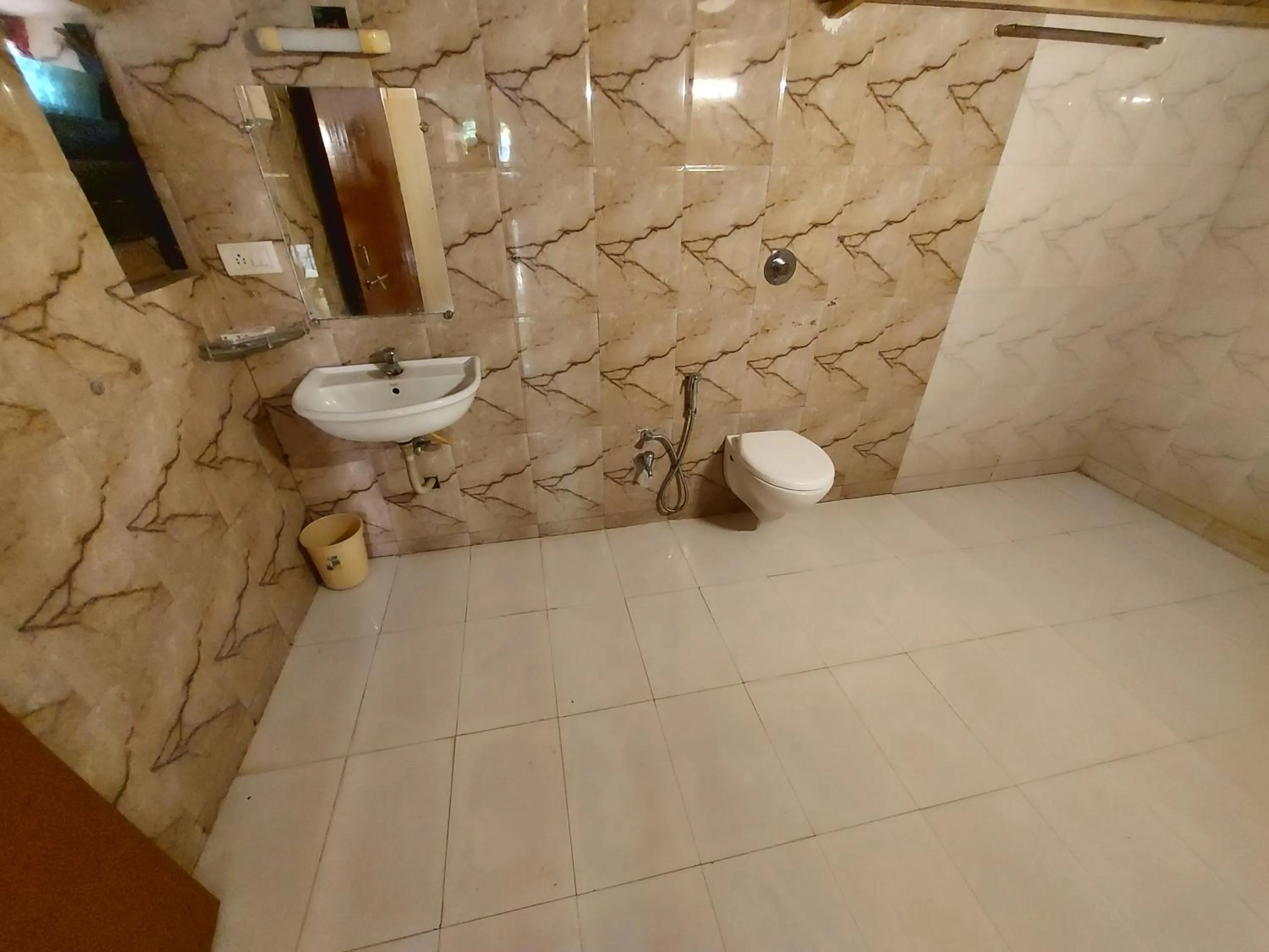 Bathroom in Gir Jungle Lodge