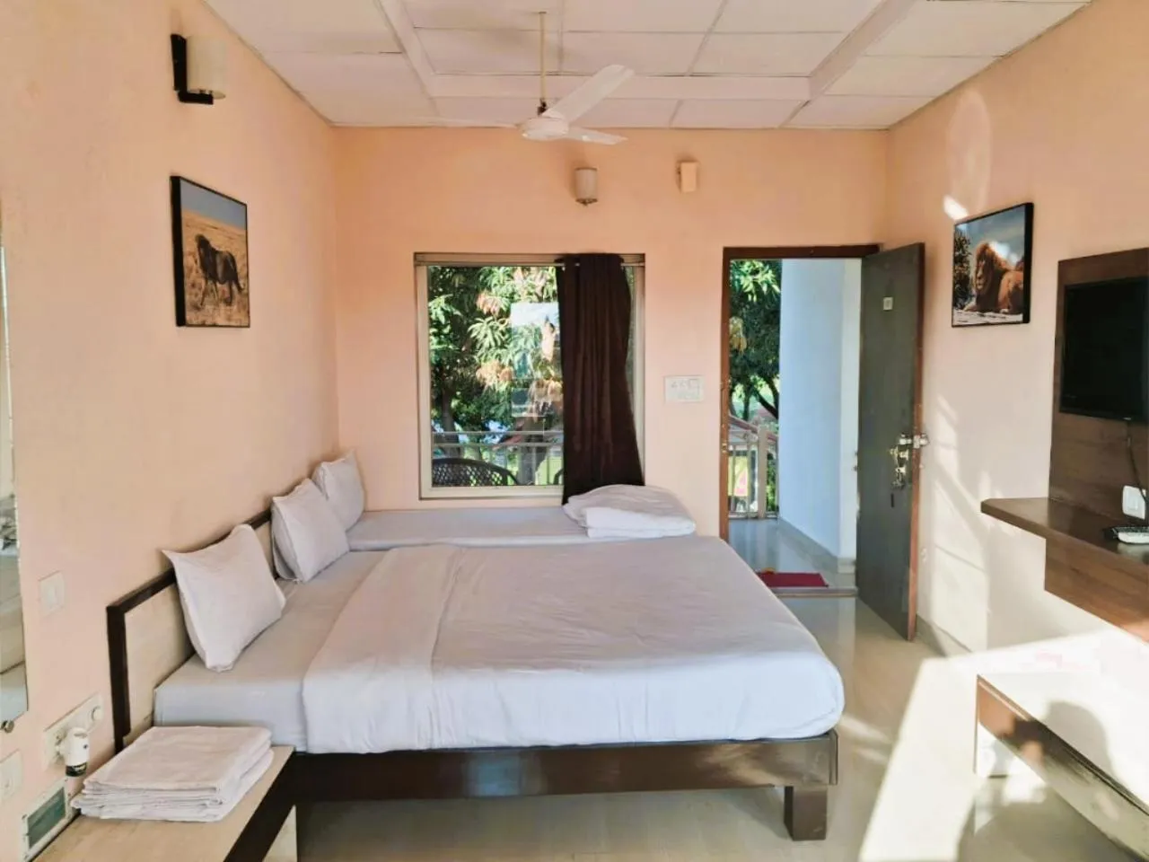 Bed in Gir Jungle Lodge