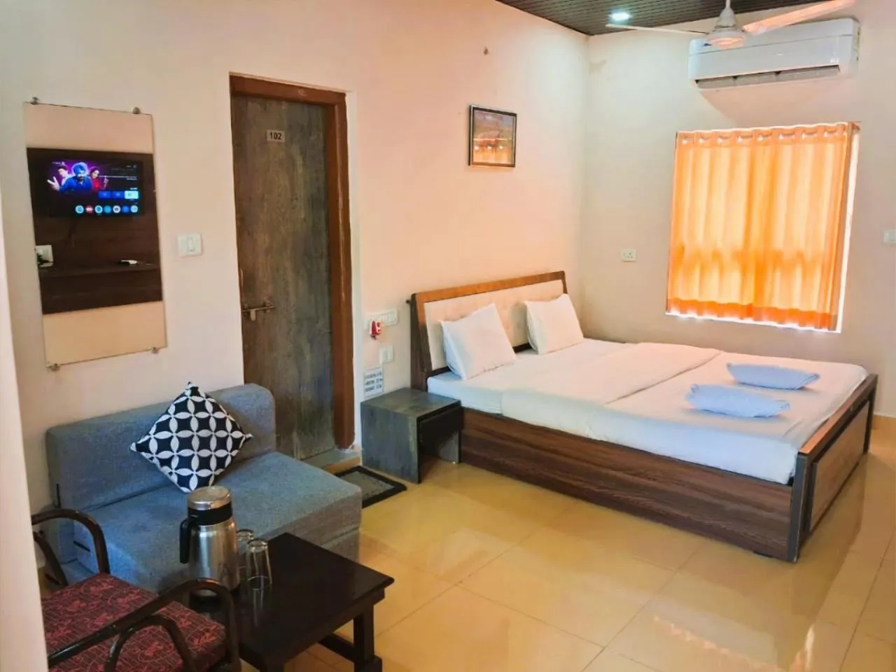 Bed in Gir Jungle Lodge