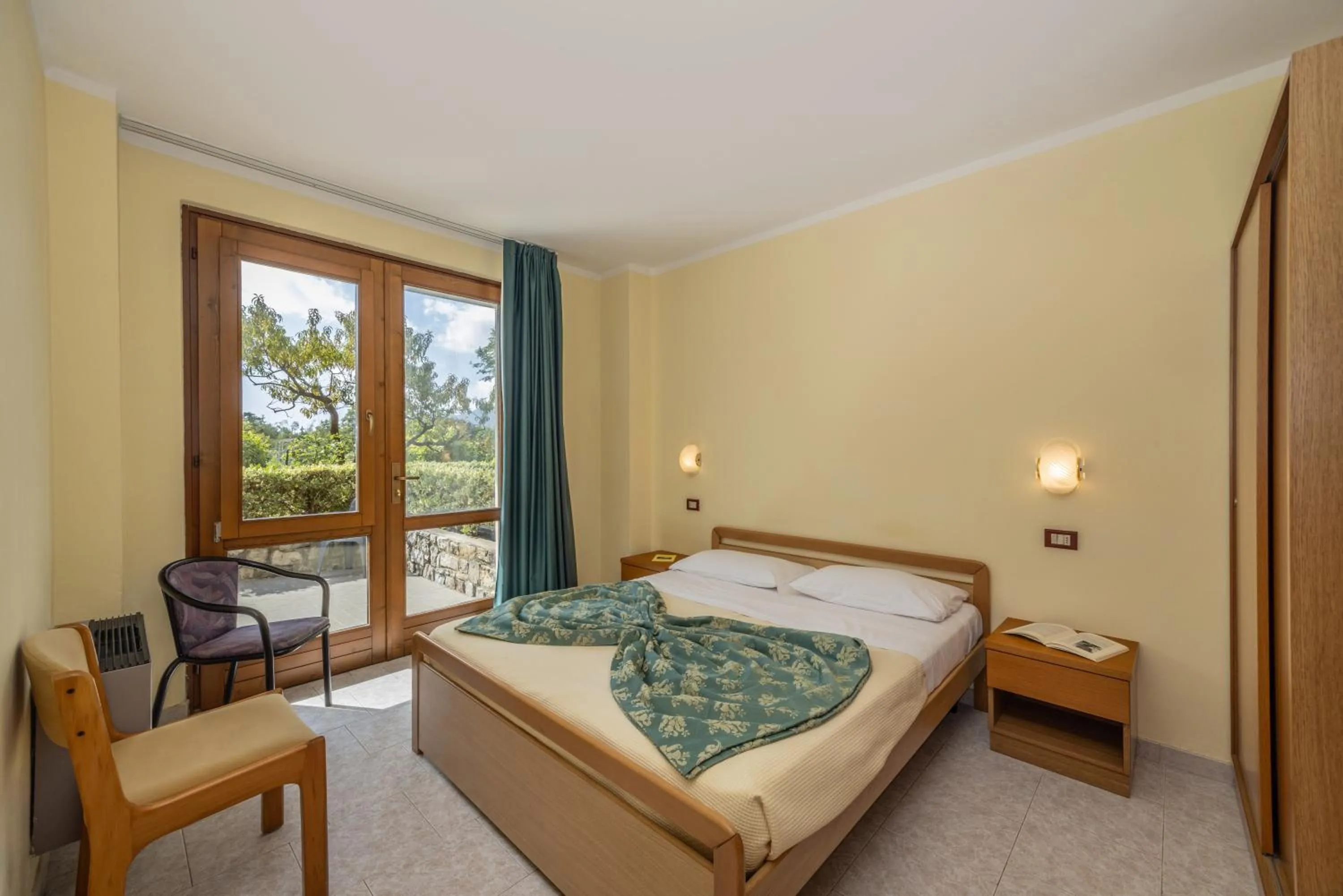 Bed in Hotel Residence Campi