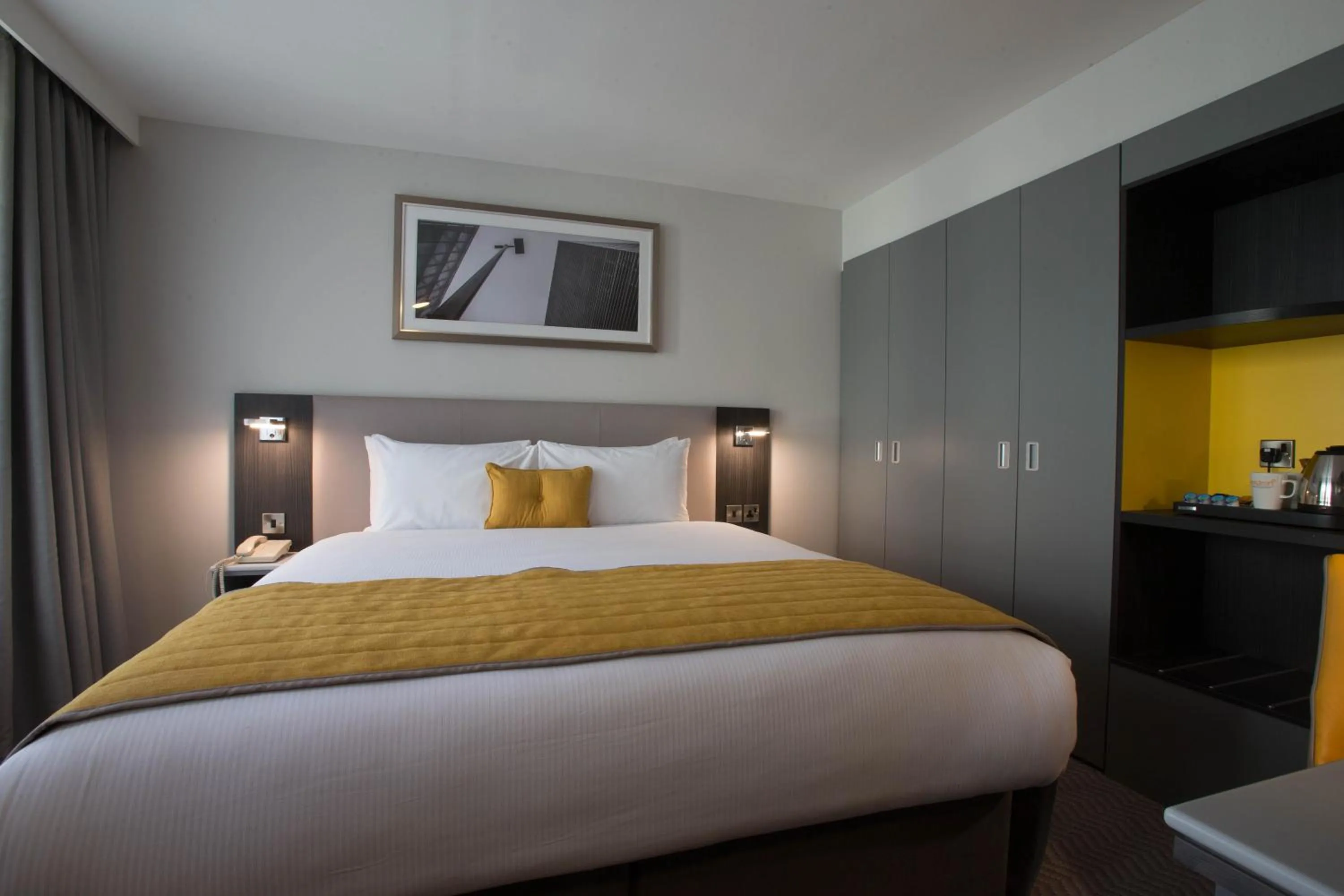 Bed in Maldron Hotel Pearse Street Dublin City
