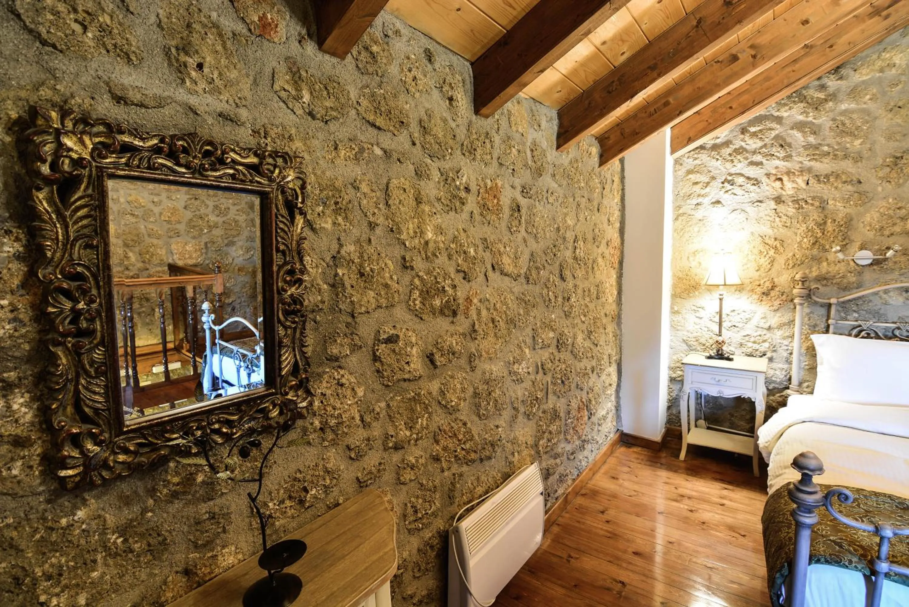 Photo of the whole room, Bed in Trikalon Muses Art Suites