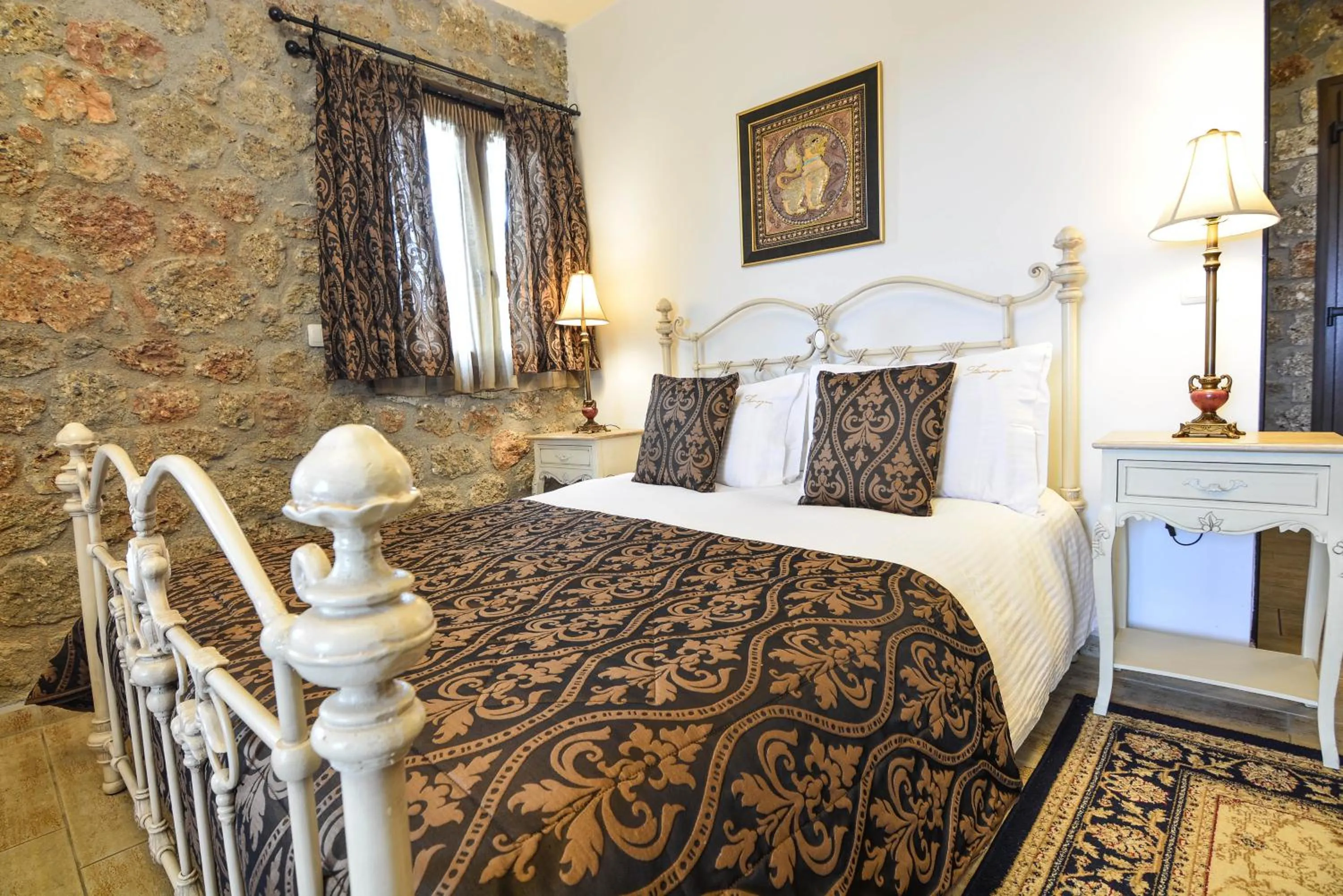 Bed in Trikalon Muses Art Suites