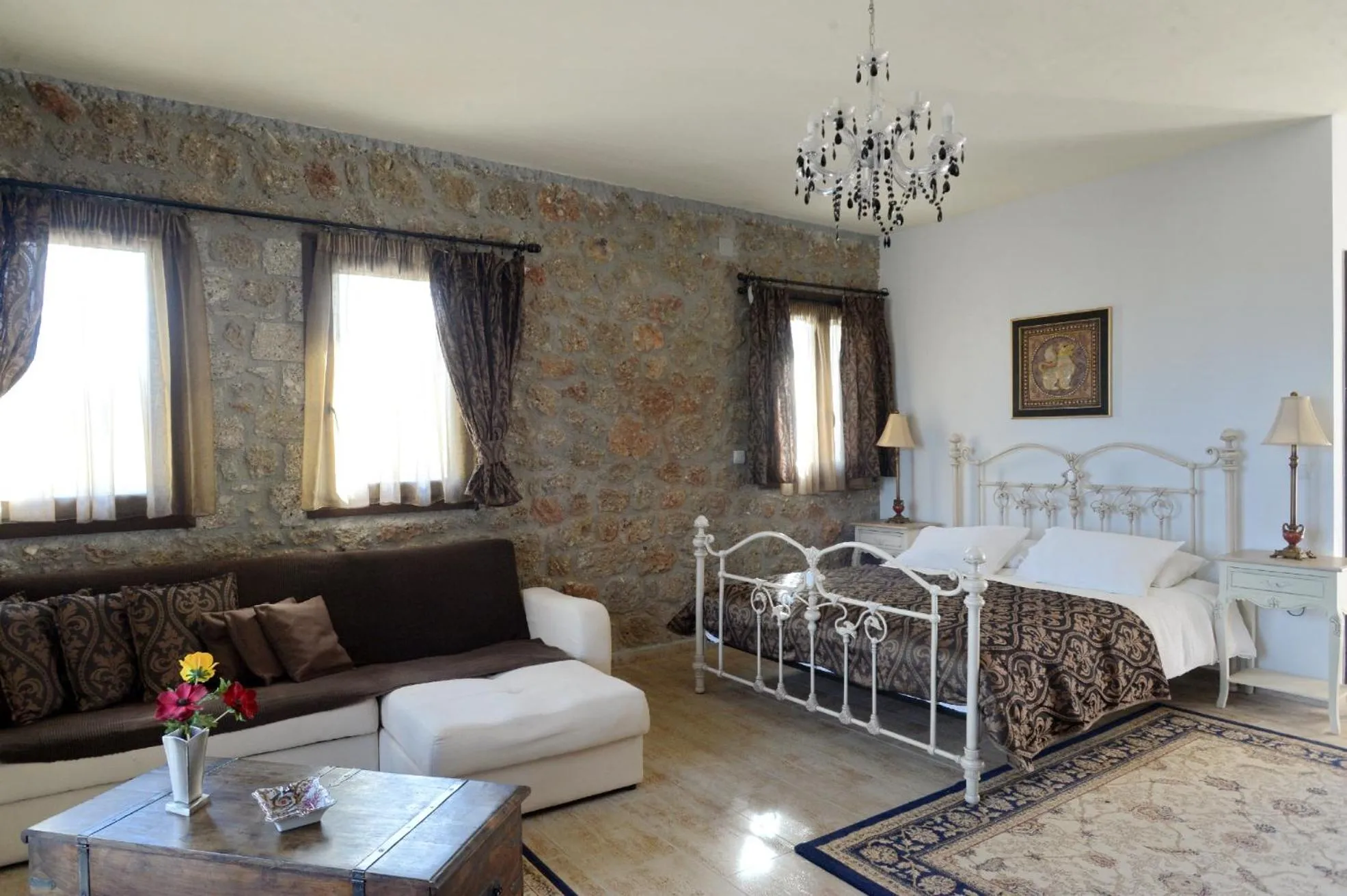 Photo of the whole room, Bed in Trikalon Muses Art Suites