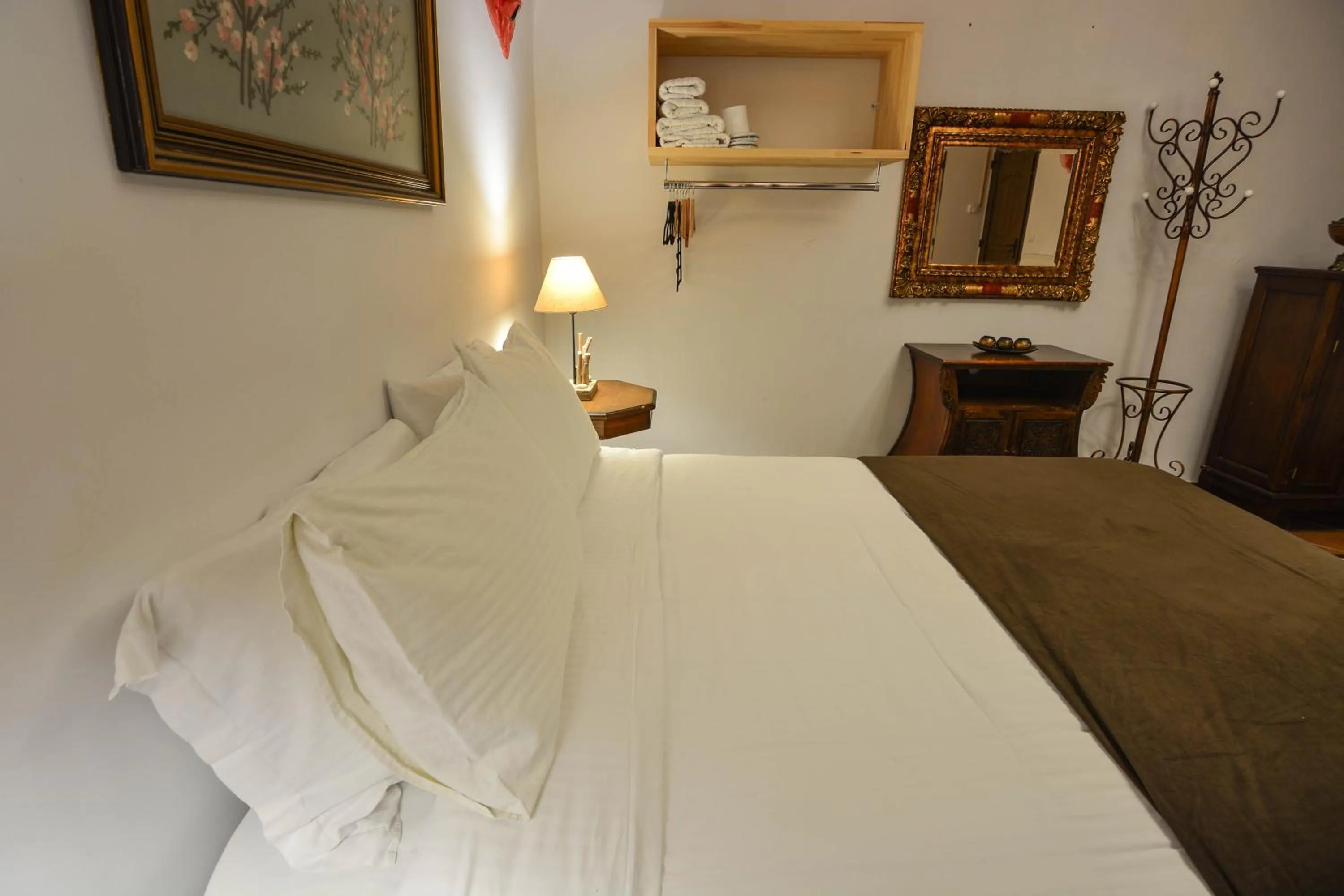 Photo of the whole room, Bed in Trikalon Muses Art Suites