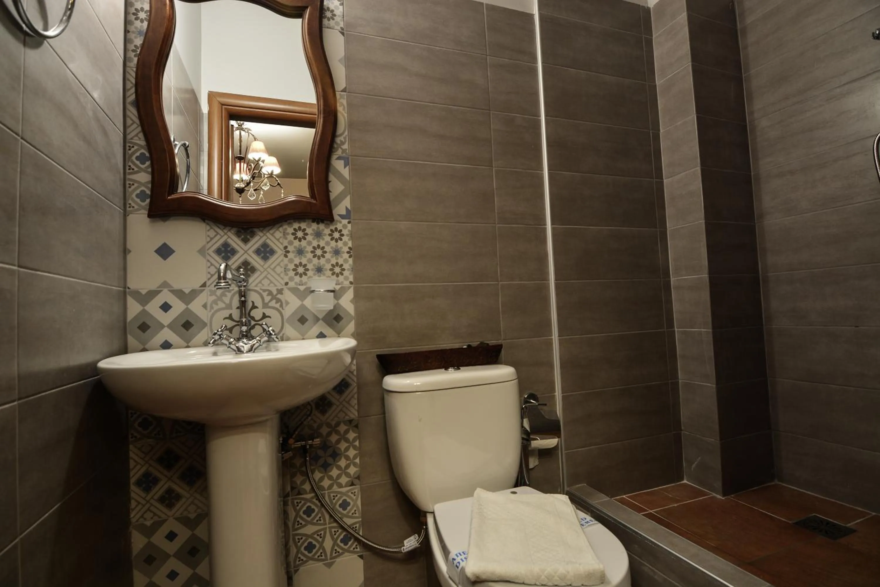 Bathroom in Trikalon Muses Art Suites