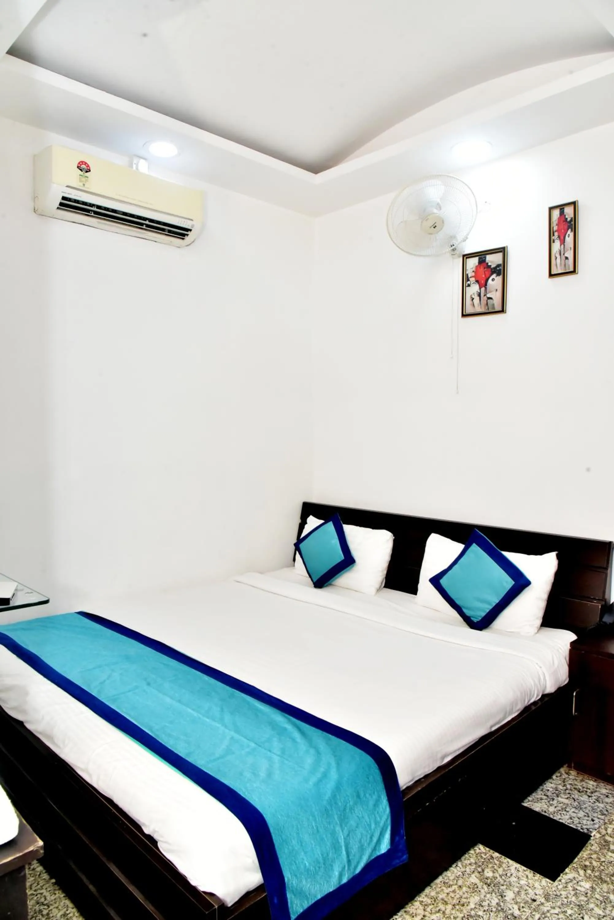air conditioner, Bed in Hotel Suraj Palace