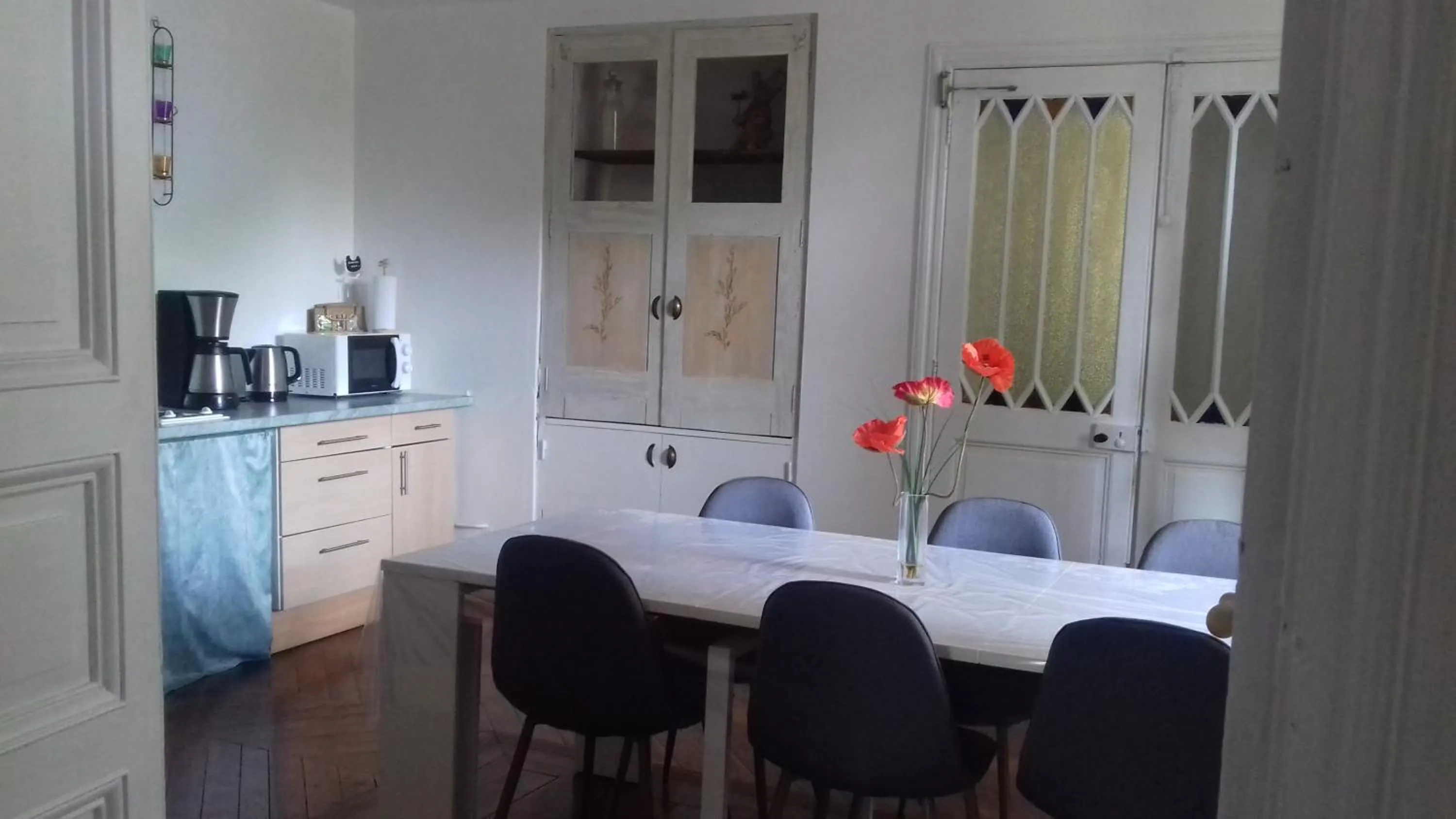 Communal kitchen in Domaine de Bellevue CHAMBRE D'HÔTES