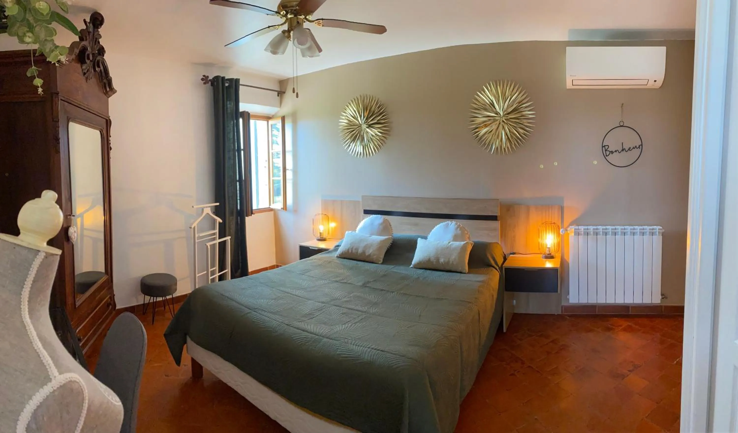 Bedroom, Bed in Domaine de Bellevue CHAMBRE D'HÔTES