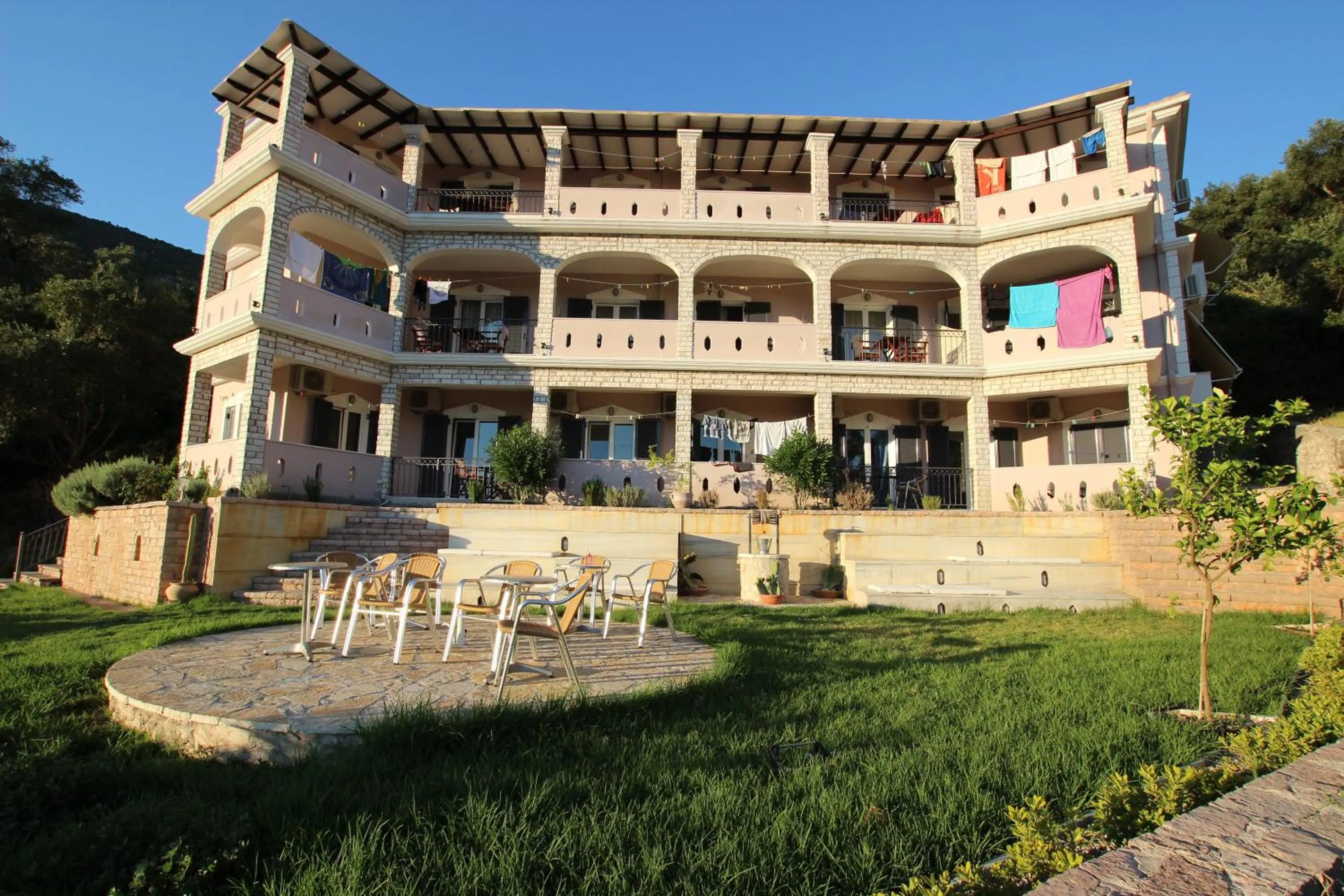 Facade/entrance in Residence La Scala